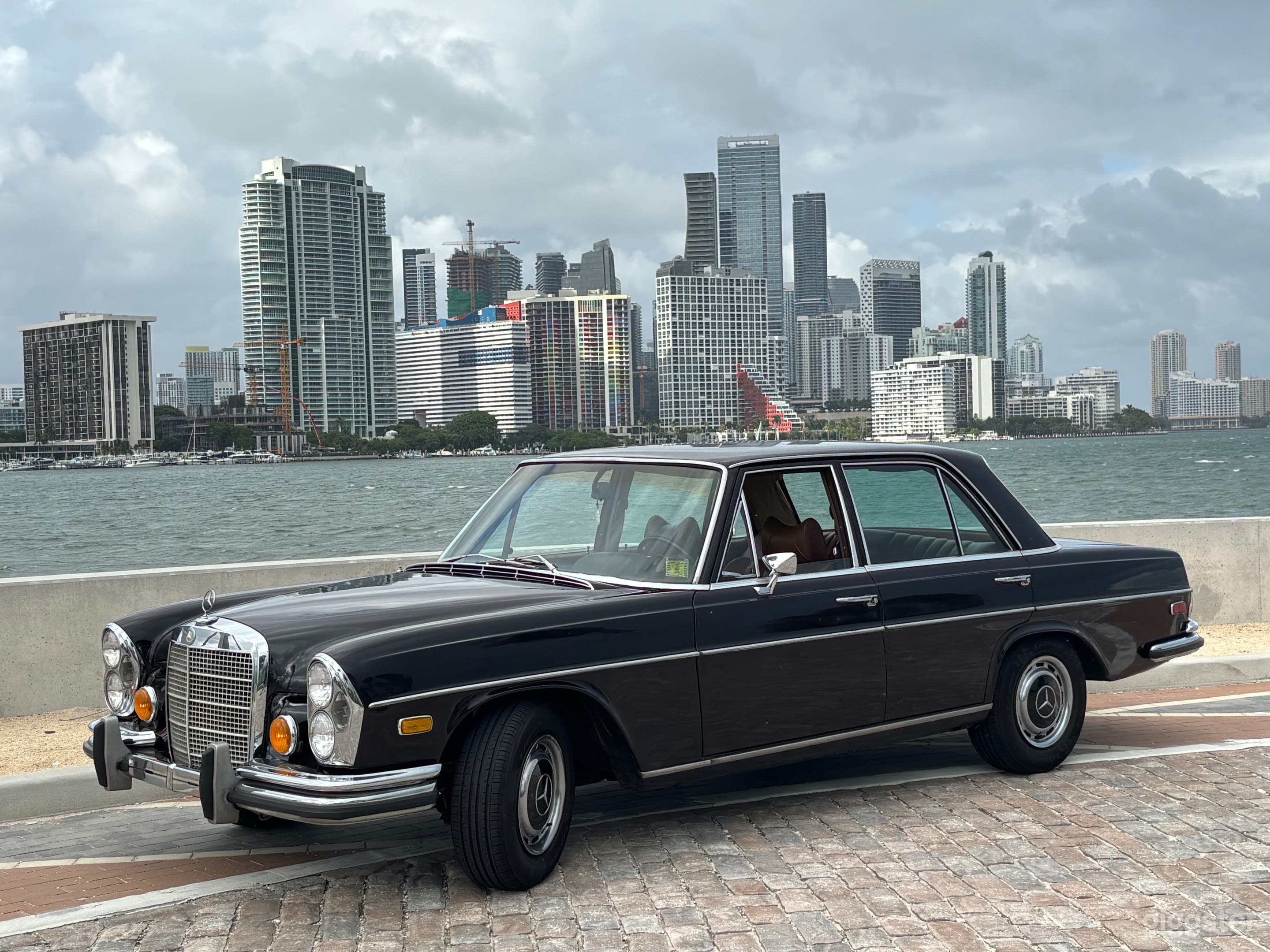 Vintage Classic Style Mercedes-Benz Photo 1