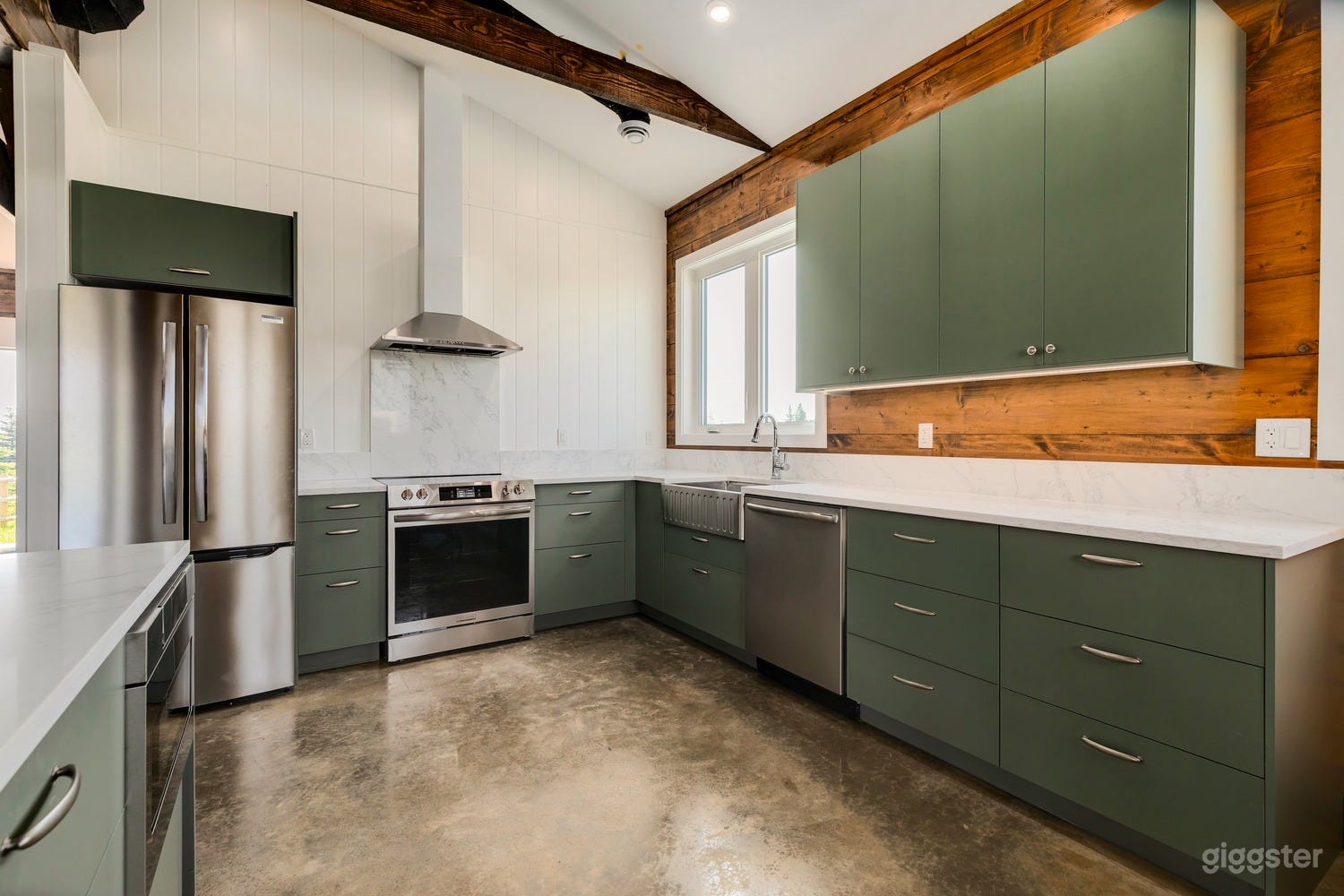 Converted Barn. Rustic elegance. Cowboy chic. Posh country. Photo 2