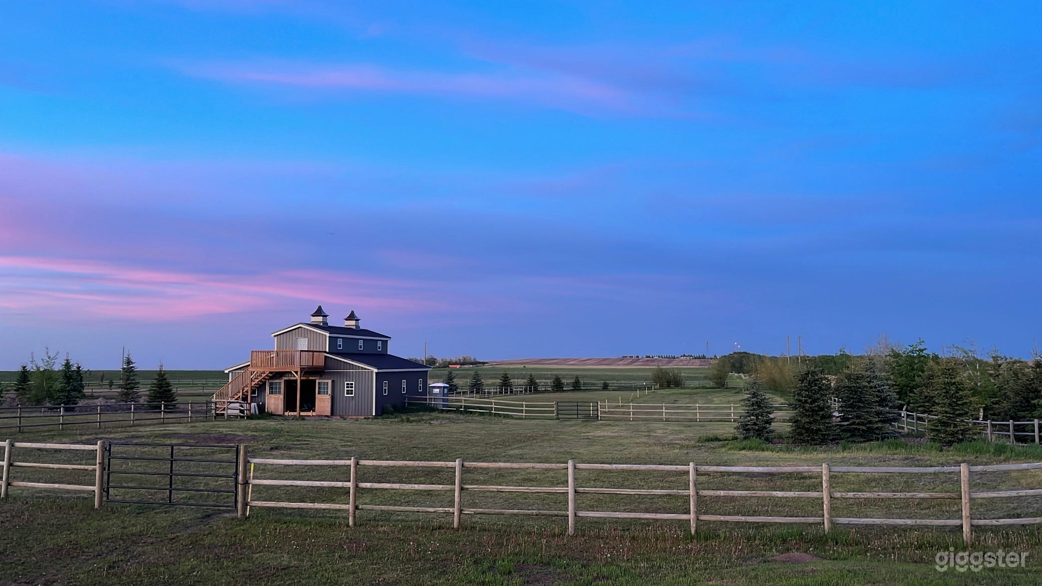Converted Barn. Rustic elegance. Cowboy chic. Posh country. Photo 1