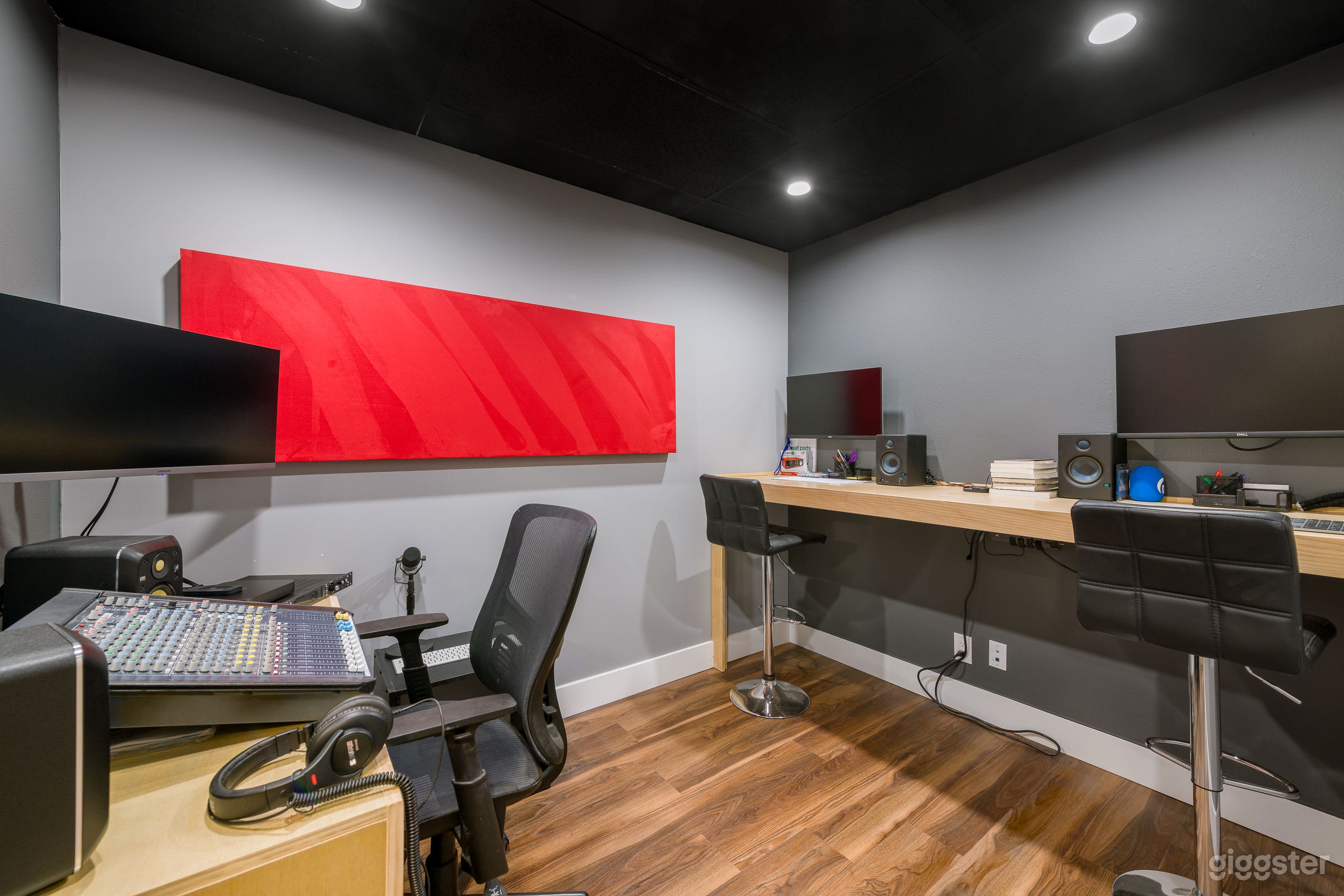 Podcast or Small TV Studio Photo 2