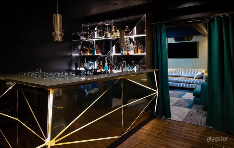  Upper Mezzanine Lounge 