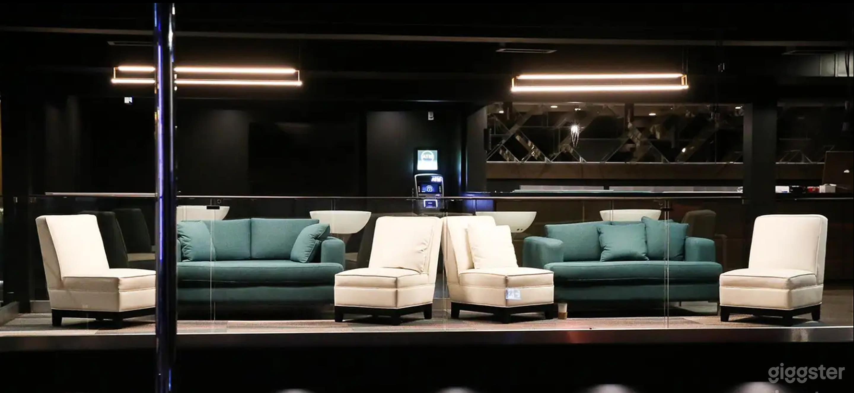 Upper Mezzanine Lounge Photo 3