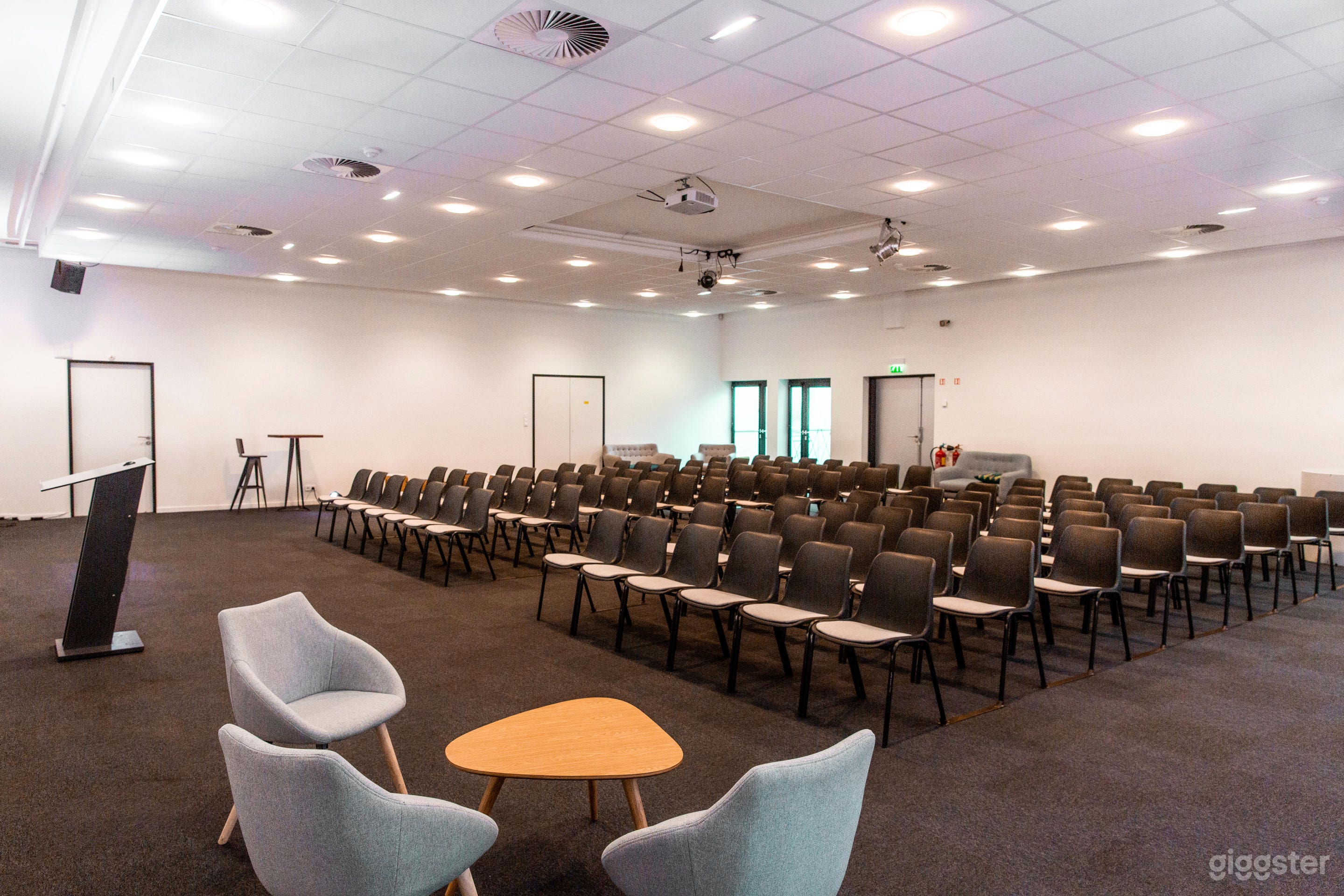 LARGE MODERN VENUE IN PARIS Photo 3