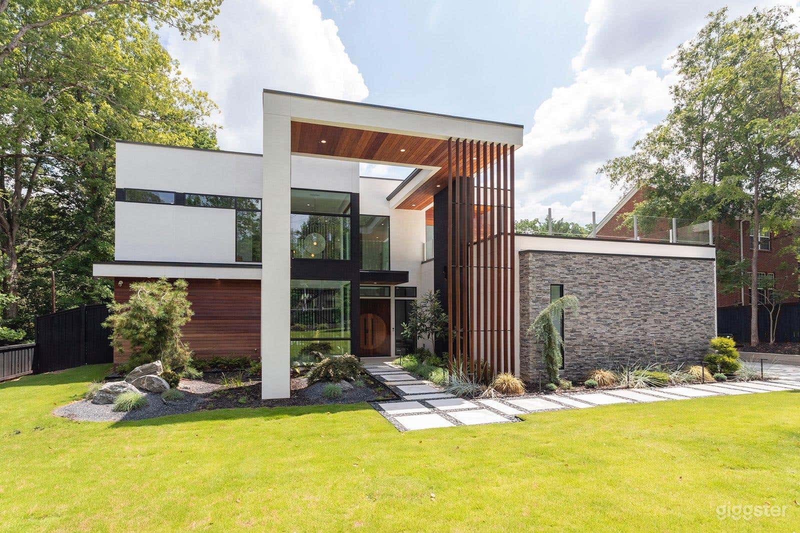 Lyfetstyle Mansion in the Heart of Buckhead Photo 1