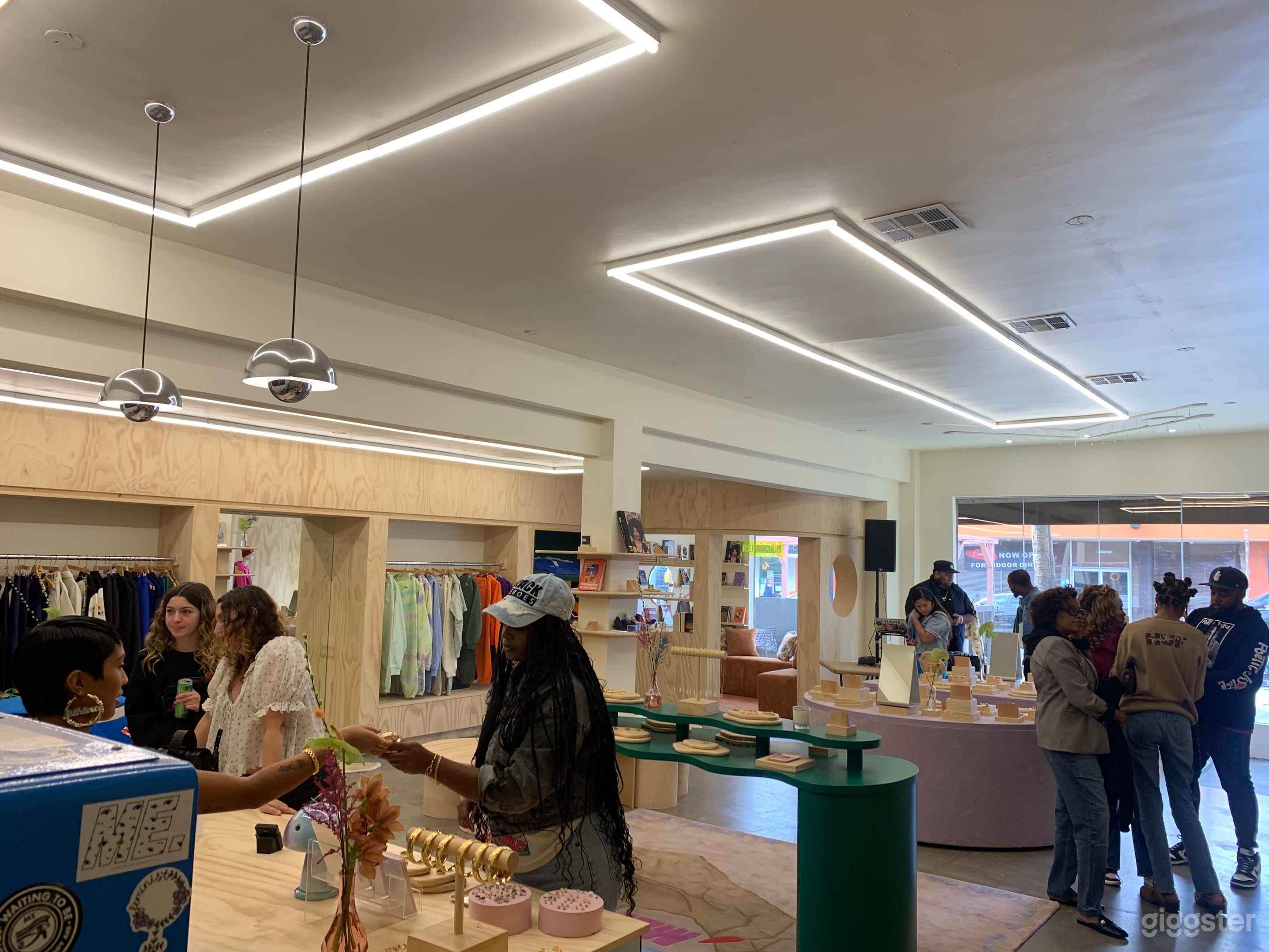 Large Retail Storefront/Commercial Event Space Photo 4