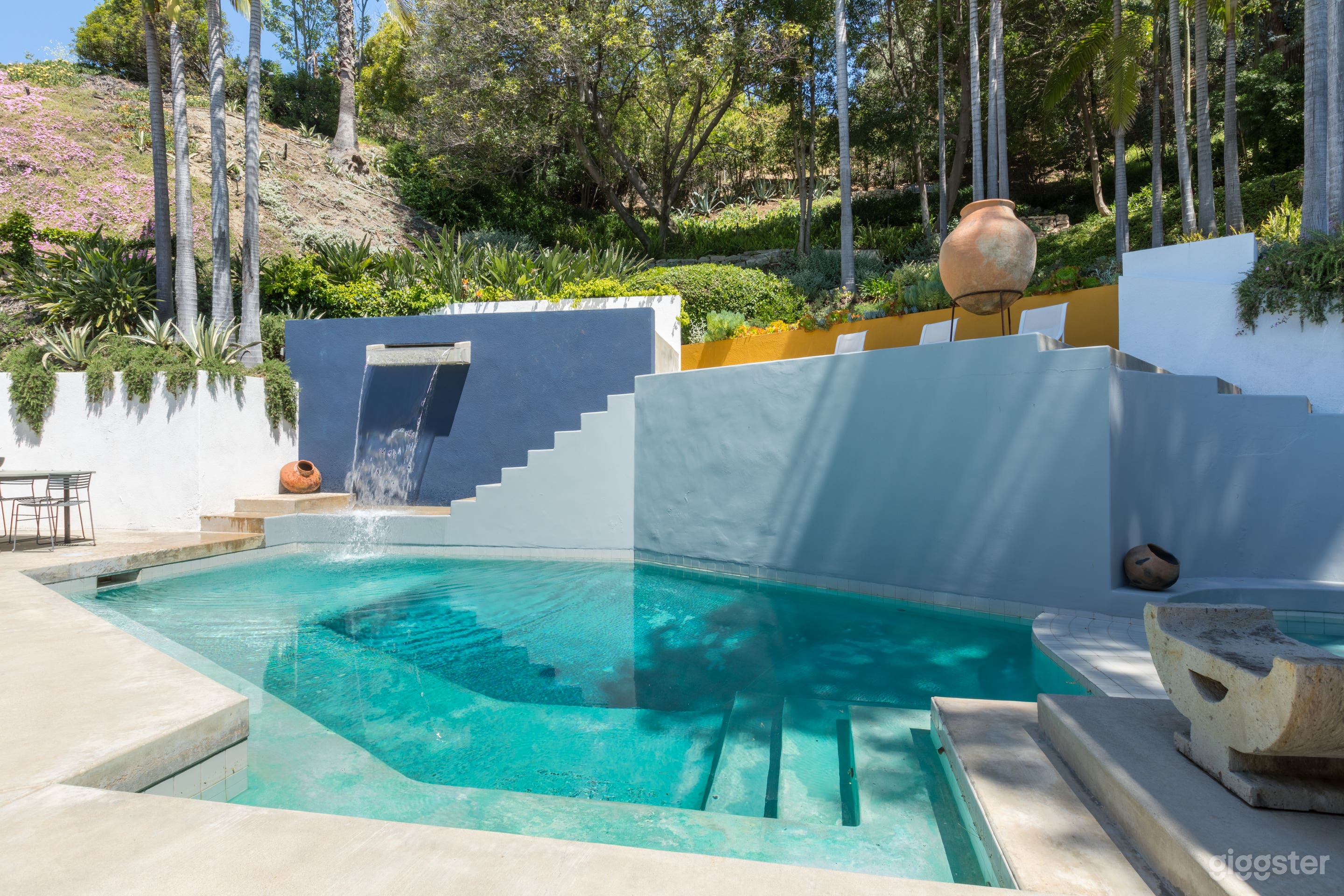 Tropical Hollywood Photo 1