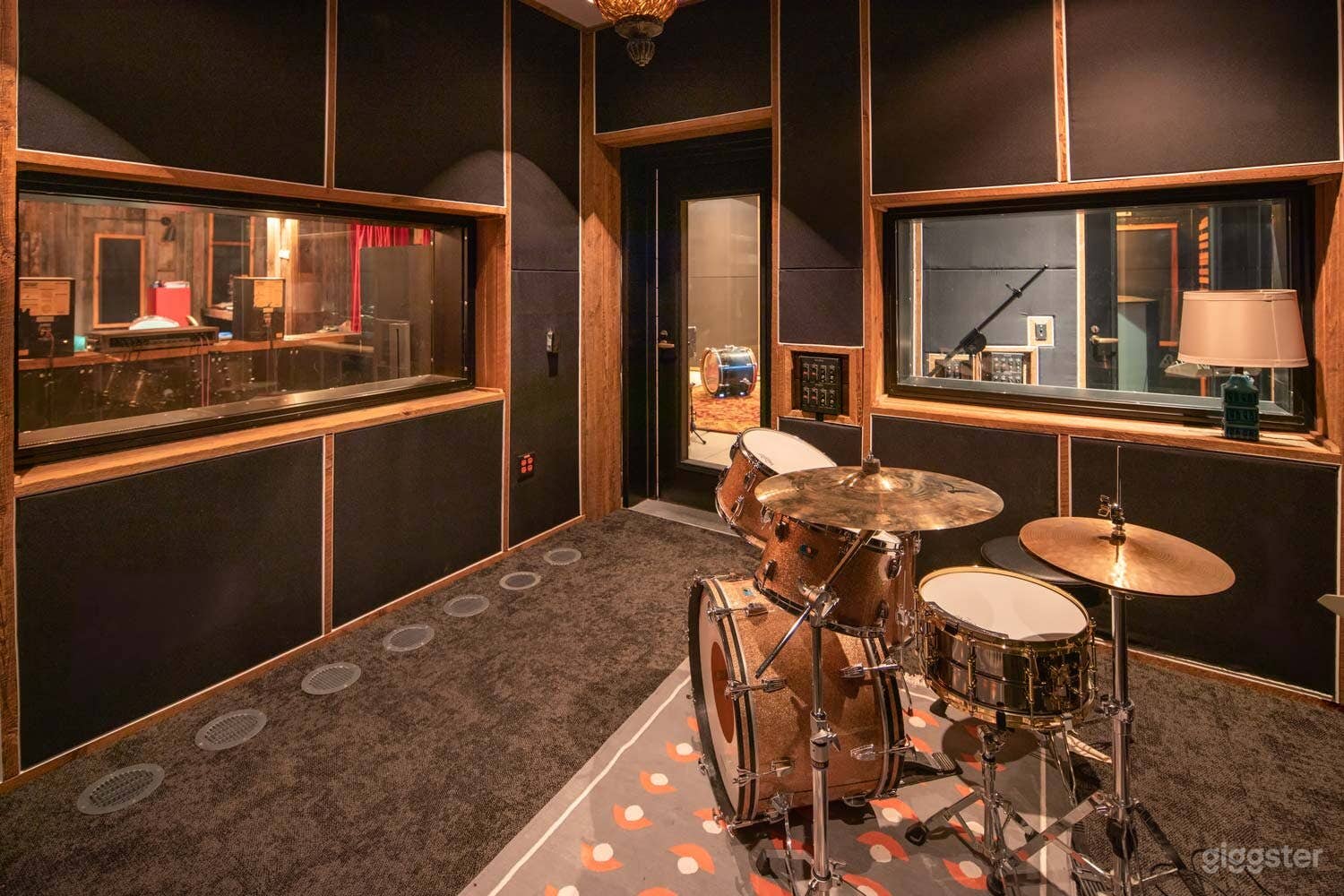 STUDIO B World Class Recording Studios Photo 4