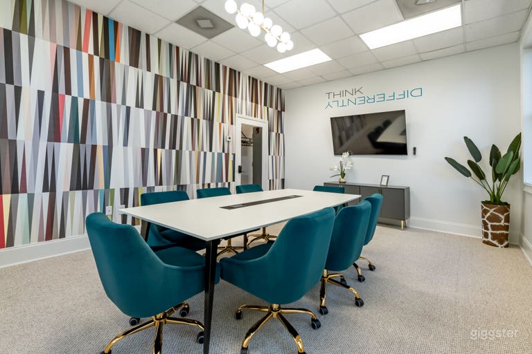  Upscale Content Studio - Meeting/Rehearsal Space 