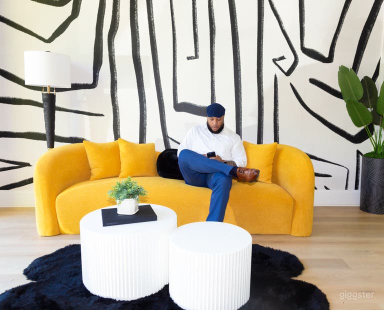  Upscale Content Studio - Meeting/Rehearsal Space 