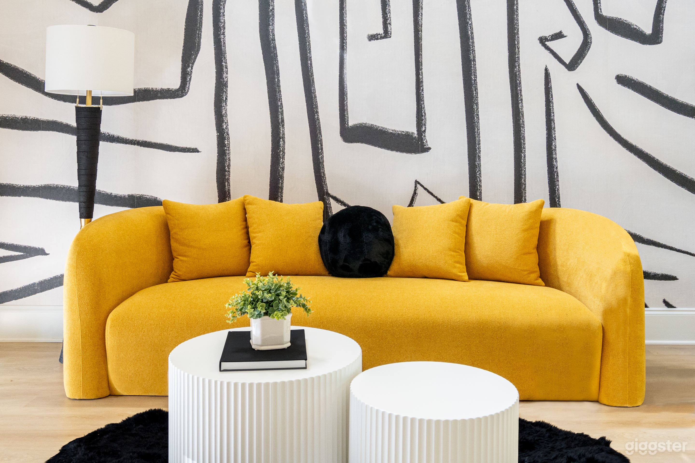 Upscale Content Studio - Meeting/Rehearsal Space Photo 1