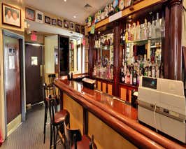  Mid-century Bar Venue at Philly's Iconic Italian Bistro 