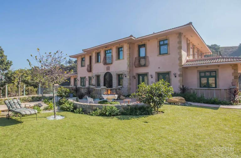  Malibu Villa/ Mansion Italian Tuscany 
Open Front Yard area  , very private! 