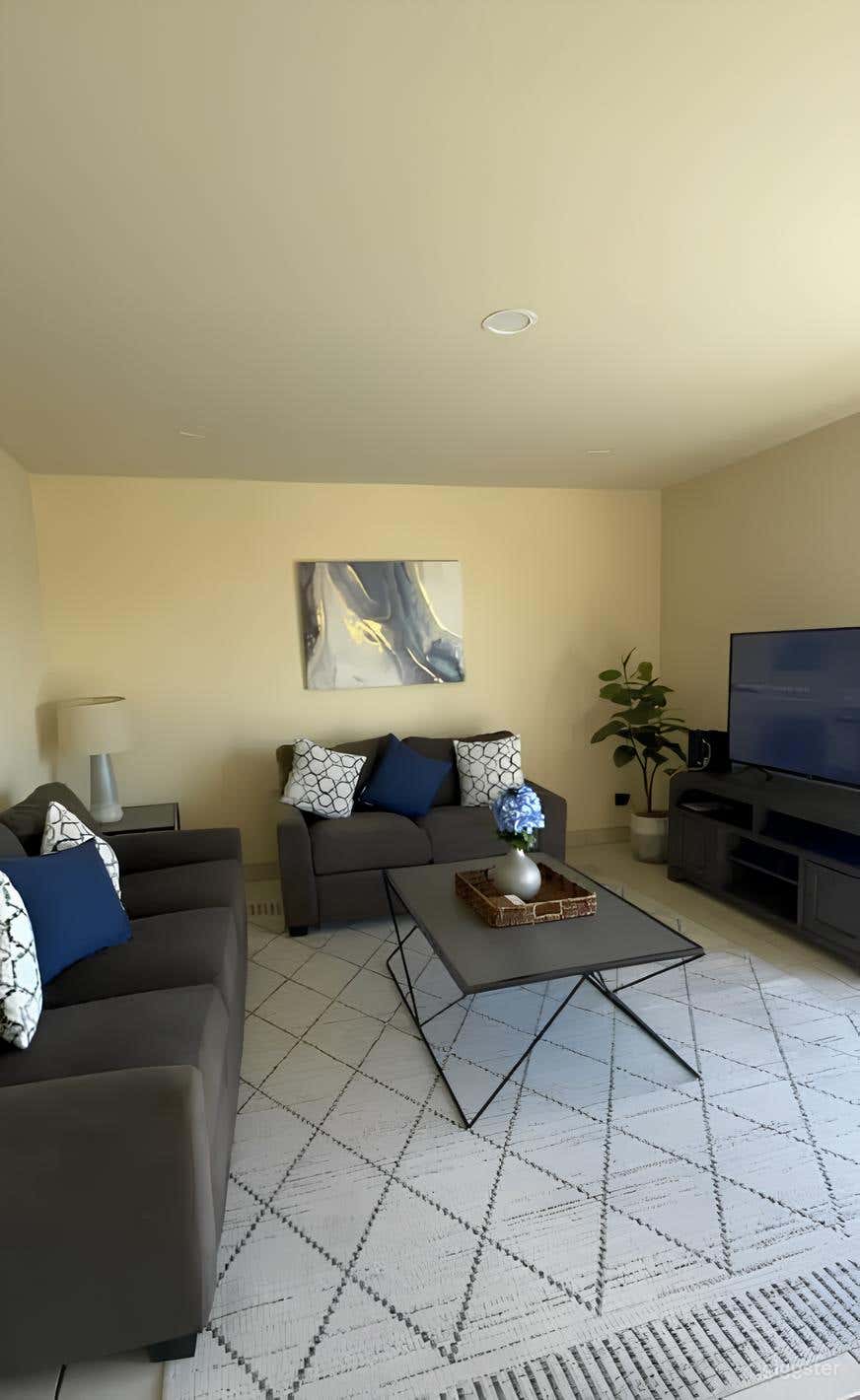 Bright Minimalist Apartment Unit Photo 4