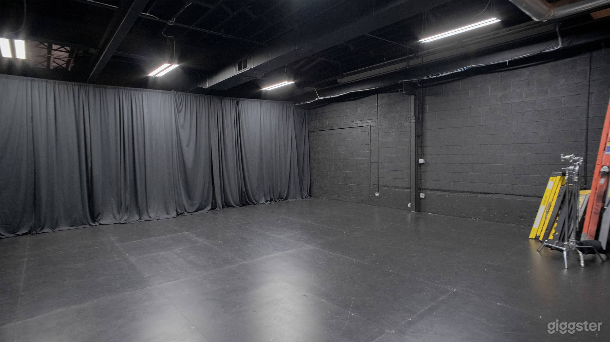 30ft x 30ft black box studio space
