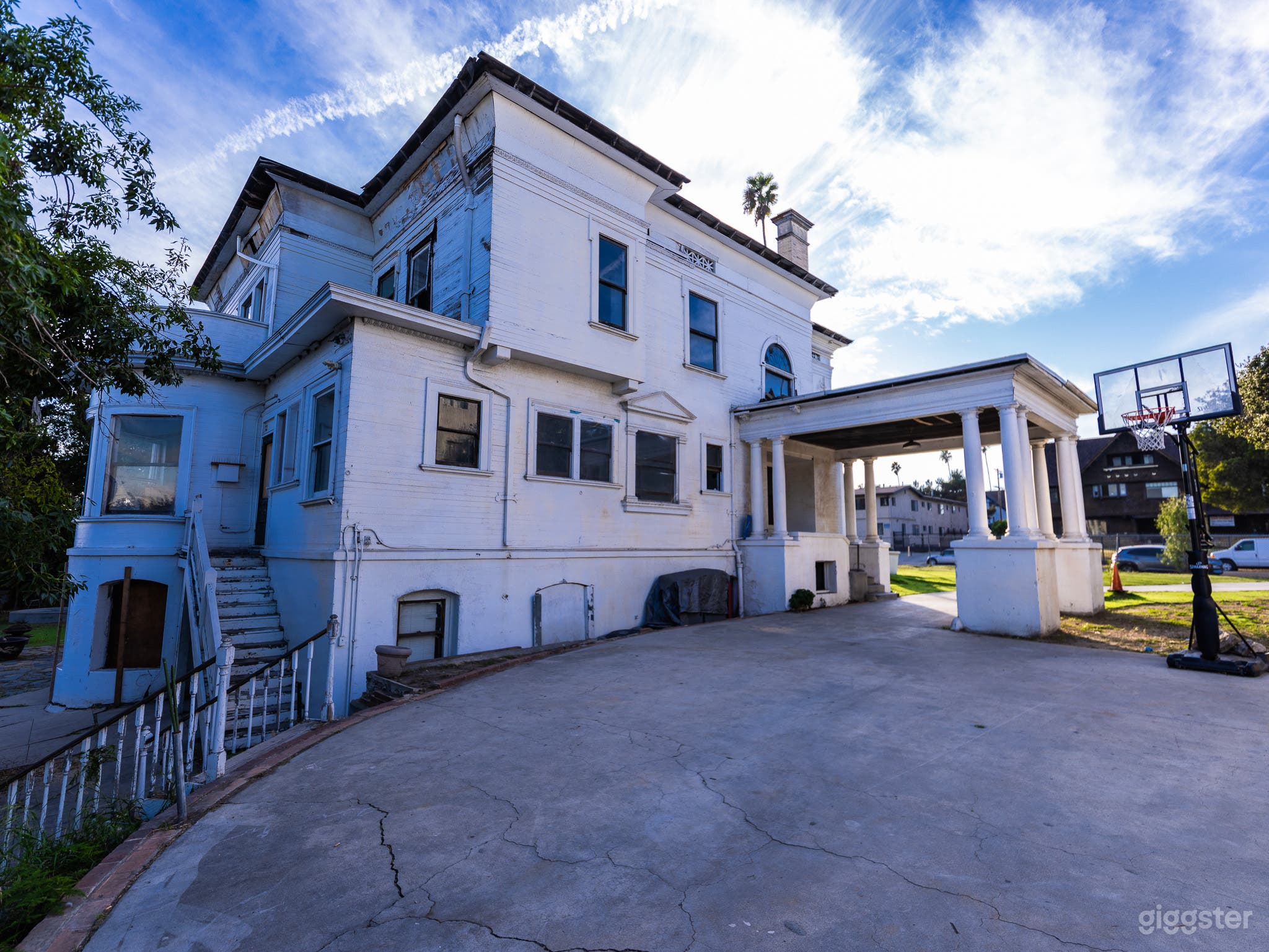 1920 ICONIC ESTATE #035 Photo 2