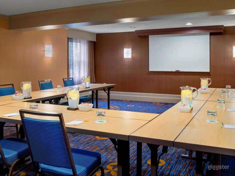 Hotel Meeting Room  Photo 2