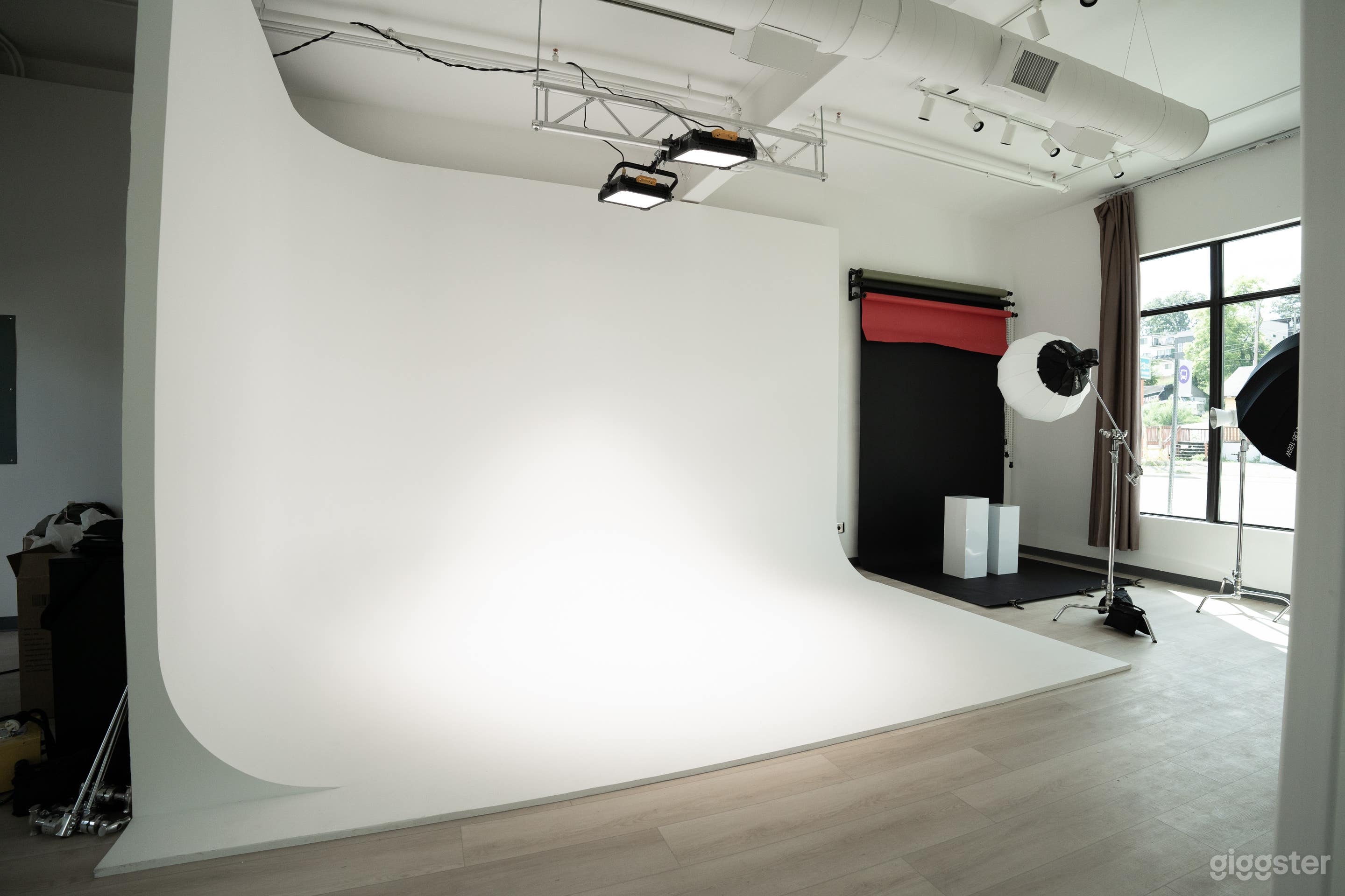 Modern Urban Photography Studio Photo 2