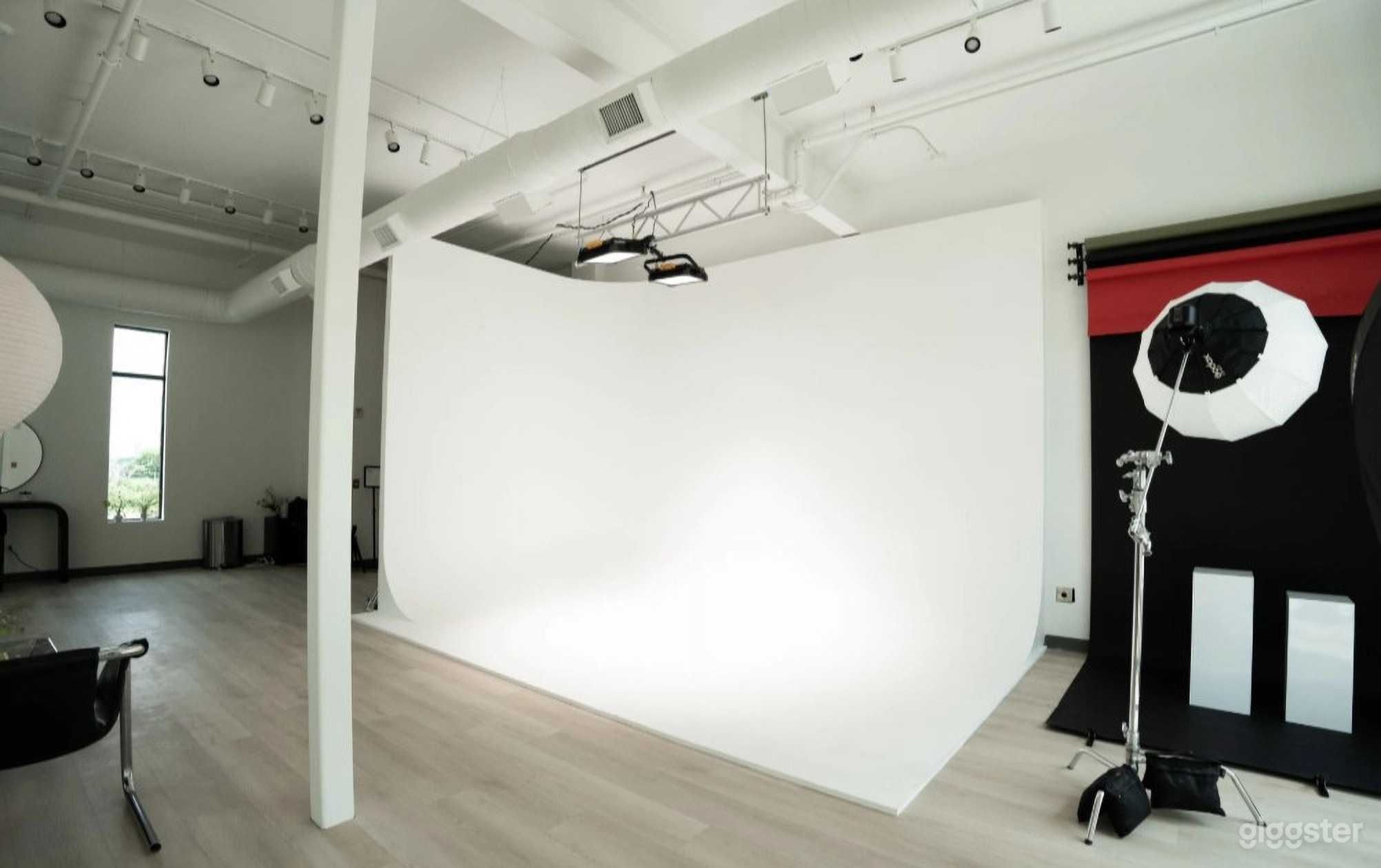 Modern Urban Photography Studio Photo 1