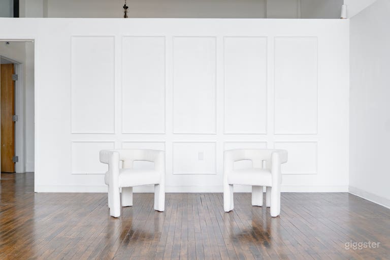  Downtown Studio with Natural Lighting 