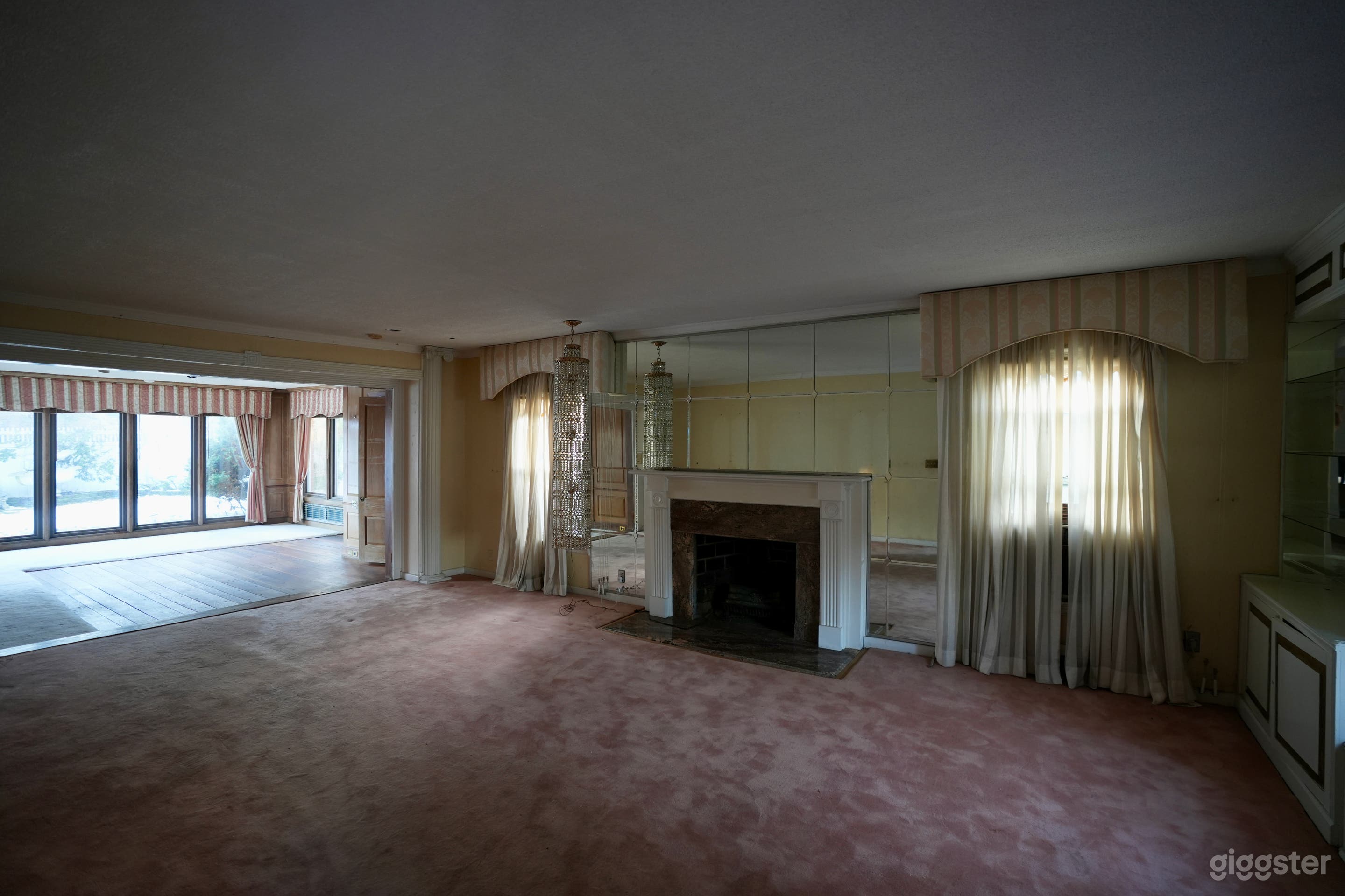 Large Vintage Home with Sun Room and Crystal Chandeliers Photo 1