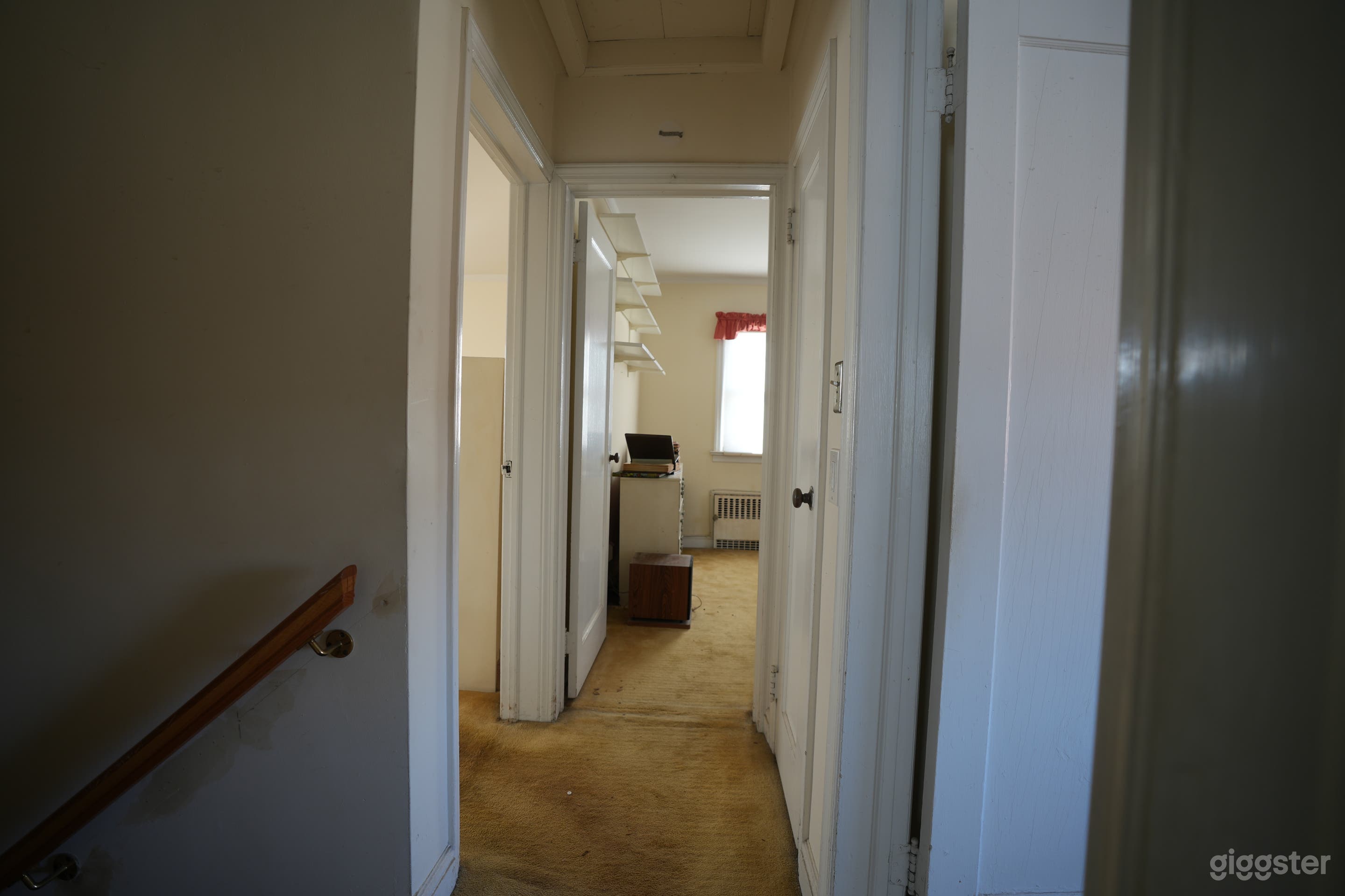 Large Vintage Home with Sun Room and Crystal Chandeliers Photo 3