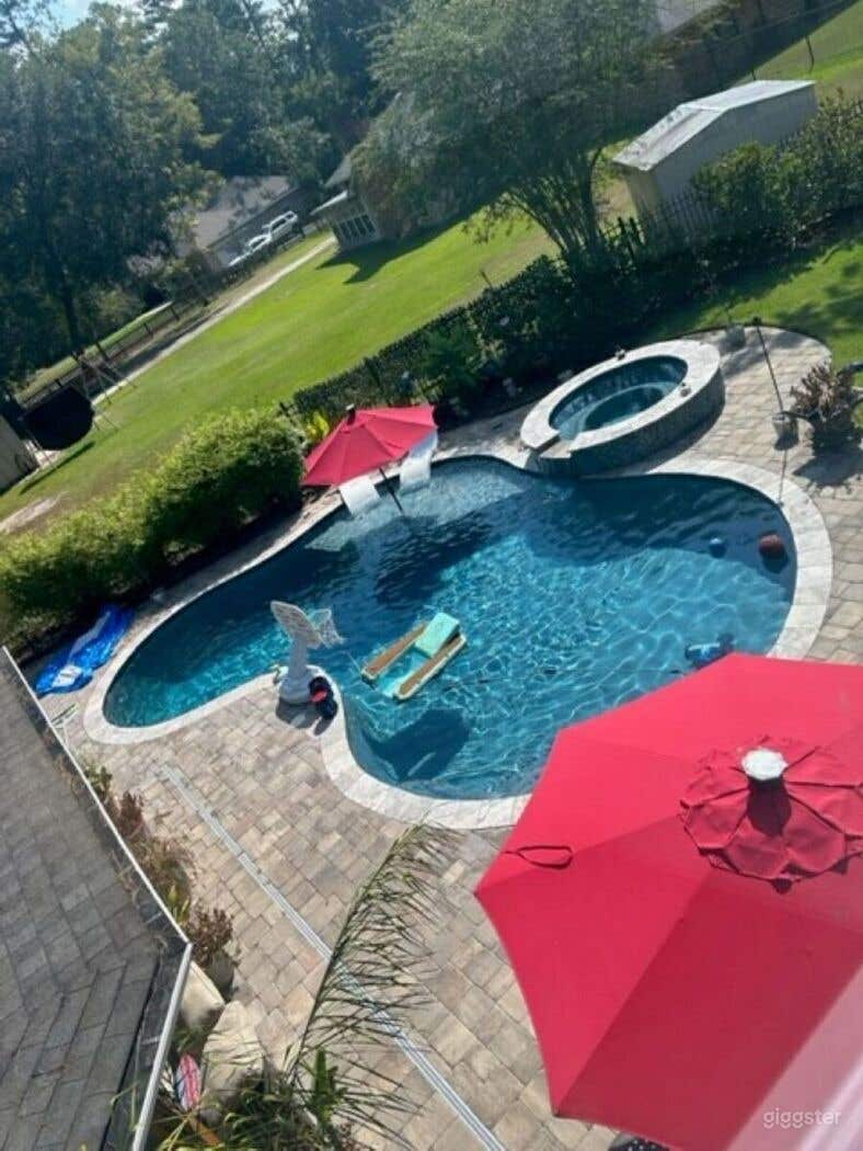 Pool in New Orleans Style Courtyard Photo 4