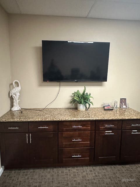  The Avalon, 8-Person Conference Room 