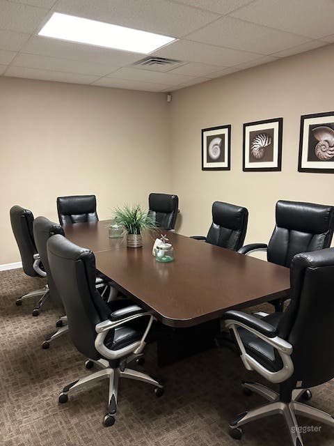 The Avalon, 8-Person Conference Room Photo 1