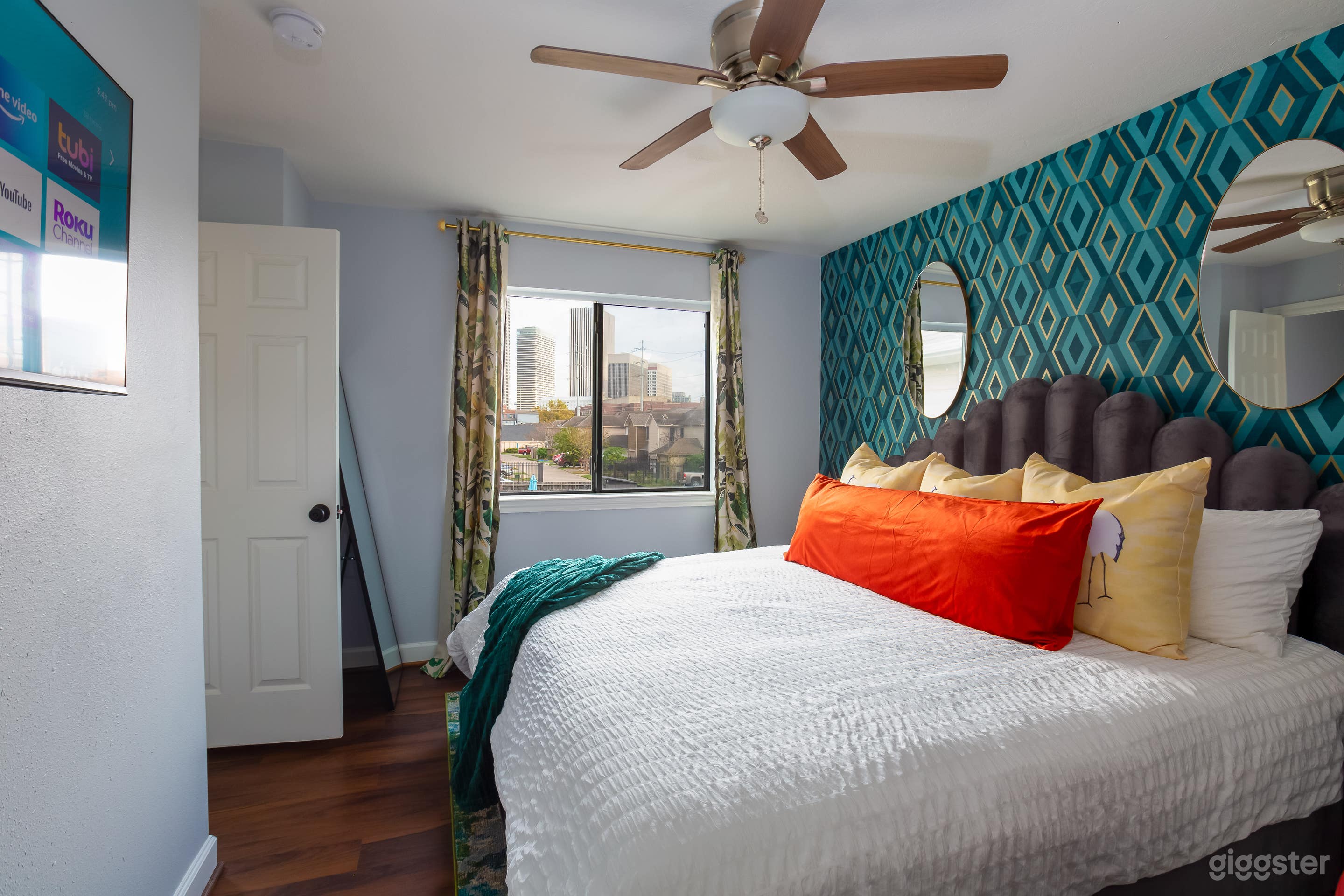 Art Deco Theme with Skyline Views in Midtown Photo 1