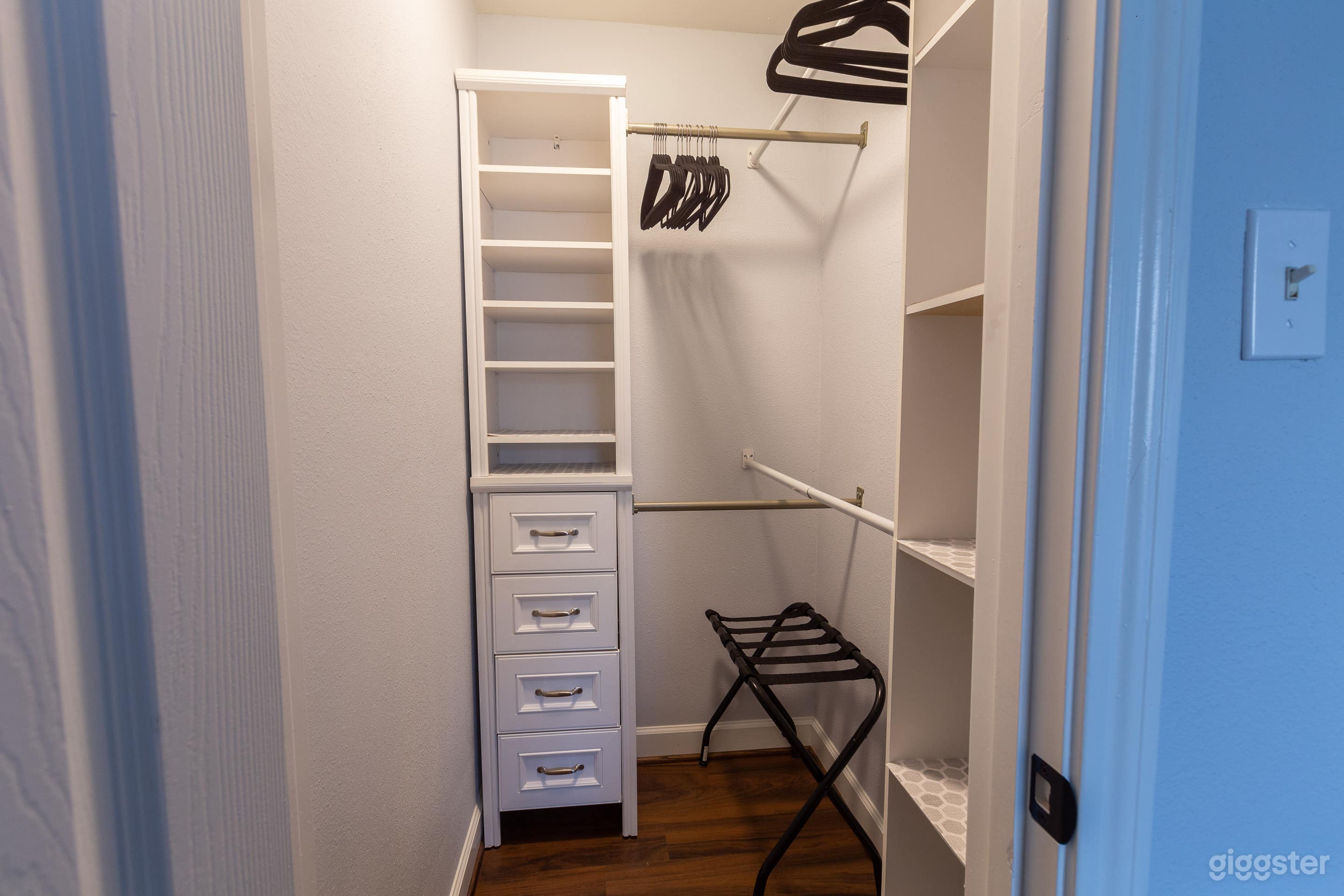 Art Deco Theme with Skyline Views in Midtown Photo 2