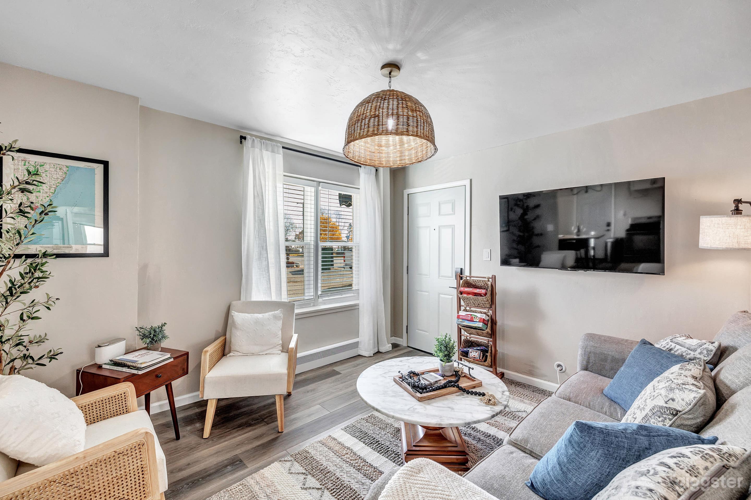 Newly renovated apartments with Lake View!  Photo 4