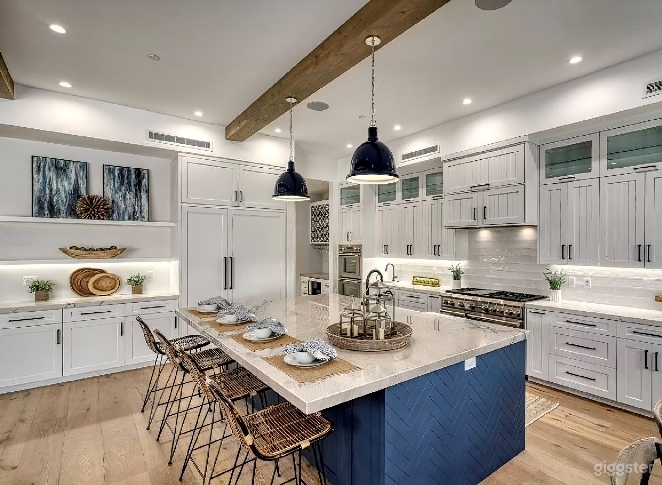 California Coastal Home, Open Concept, Pool! Photo 3