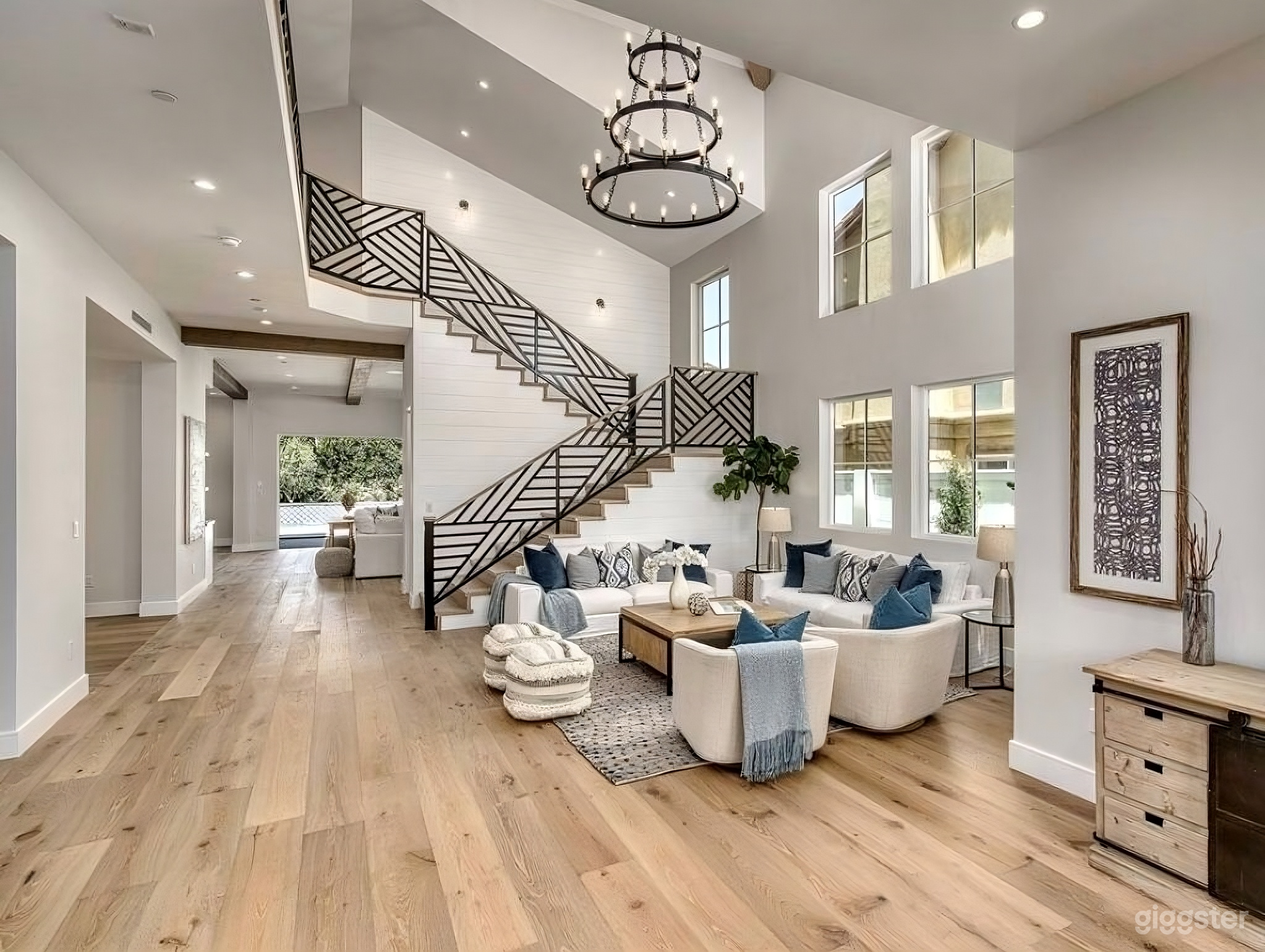 California Coastal Home, Open Concept, Pool! Photo 4