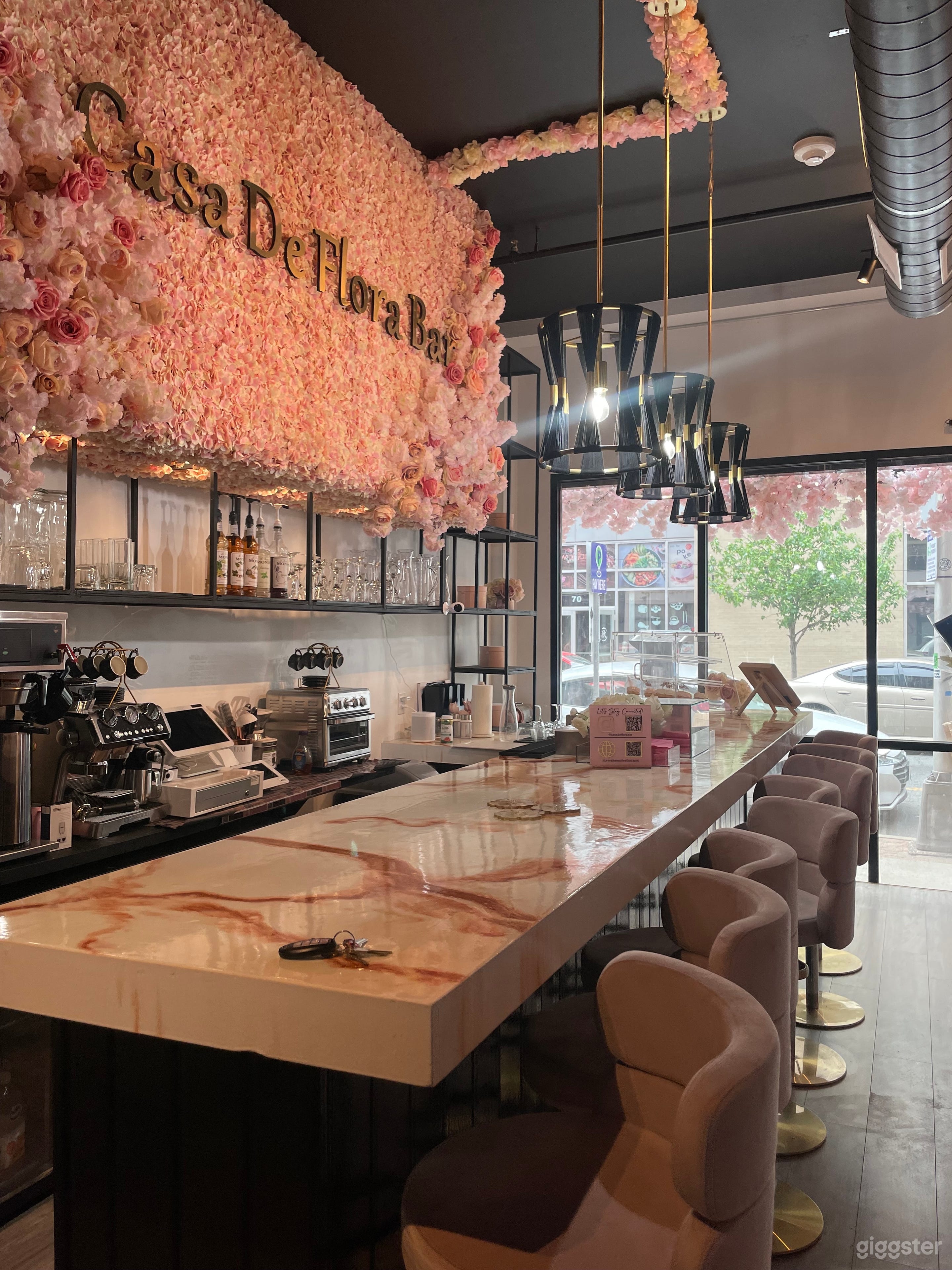 Chic Flower Bar Photo 1