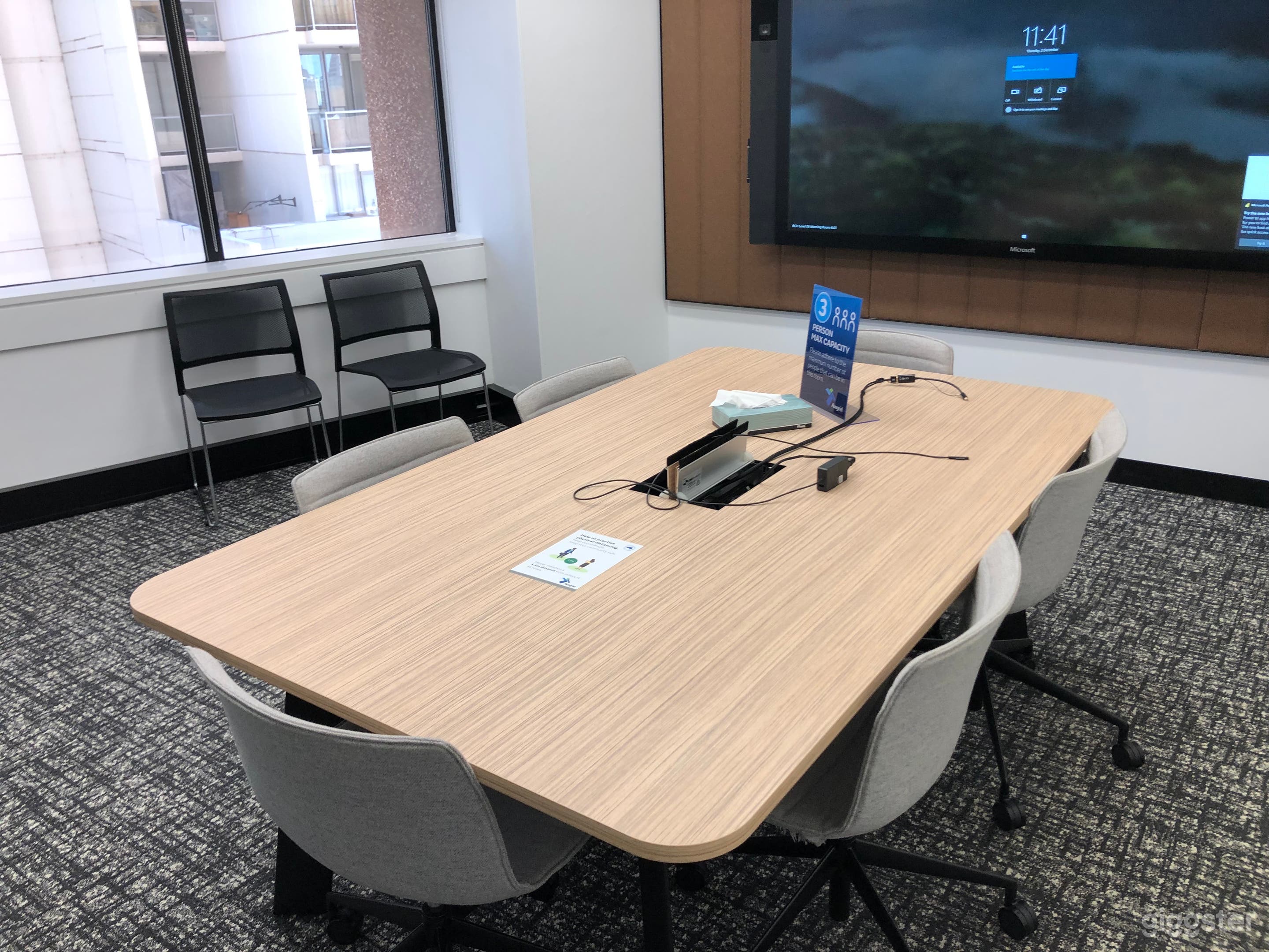 Large Meeting Room Photo 4