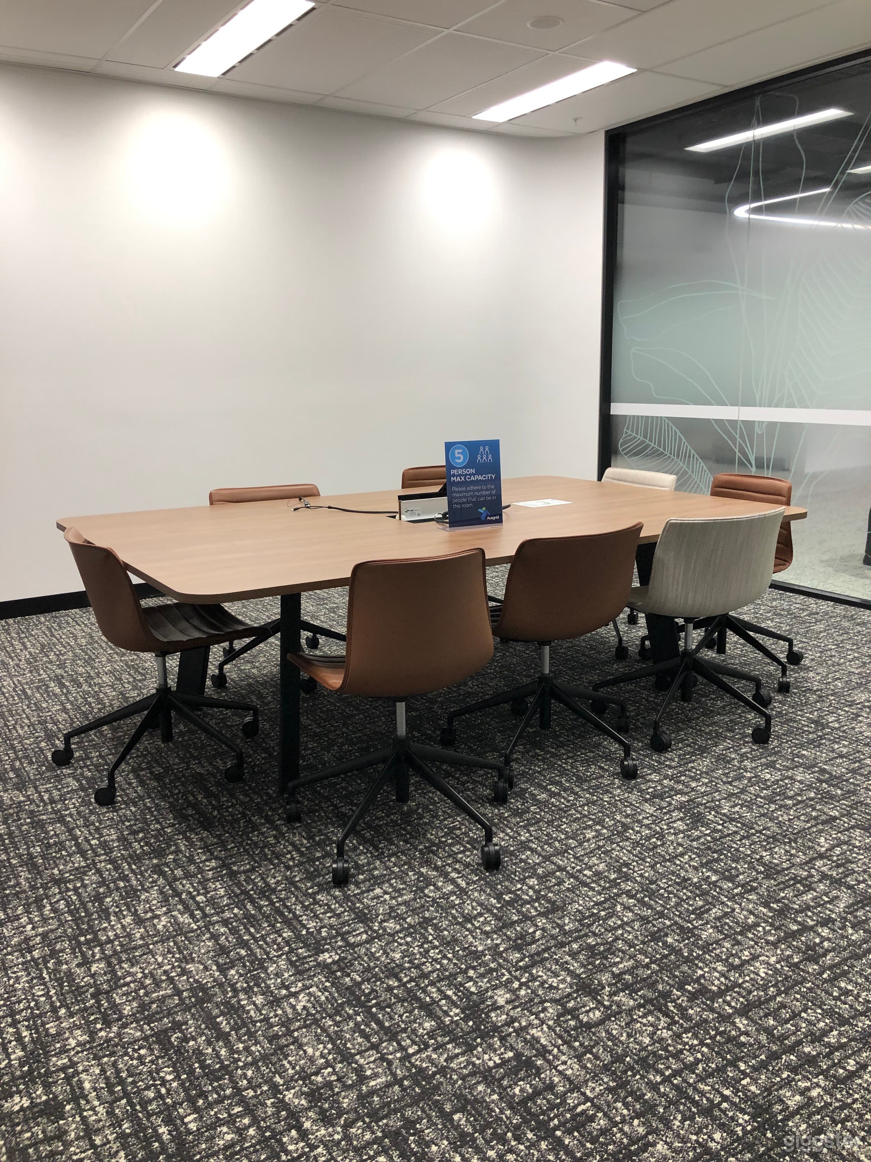 Large Meeting Room Photo 1