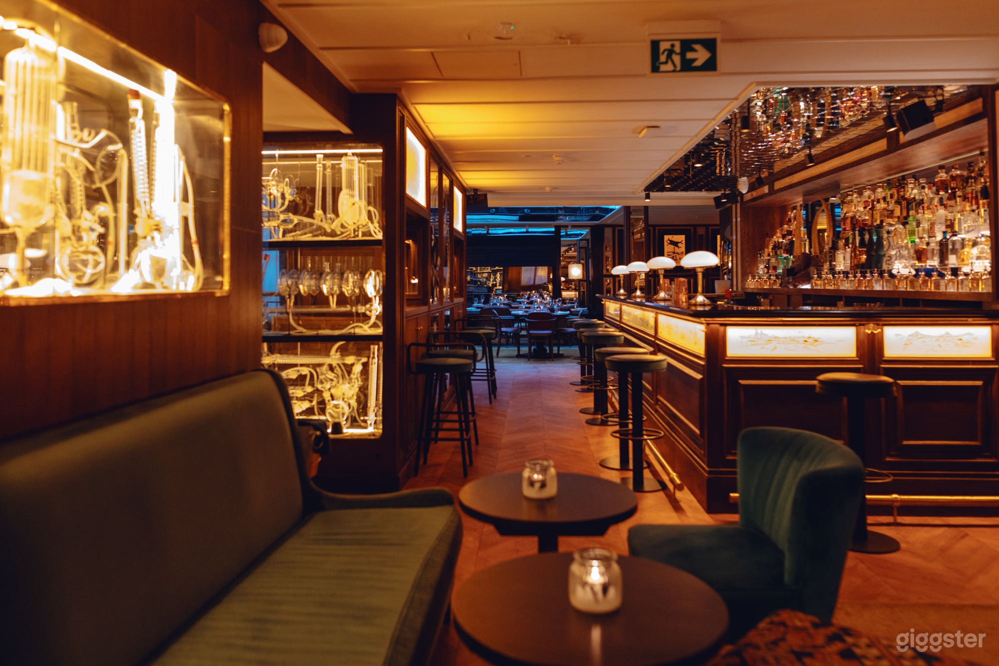 Luxury Bar Restaurant in central London Photo 3