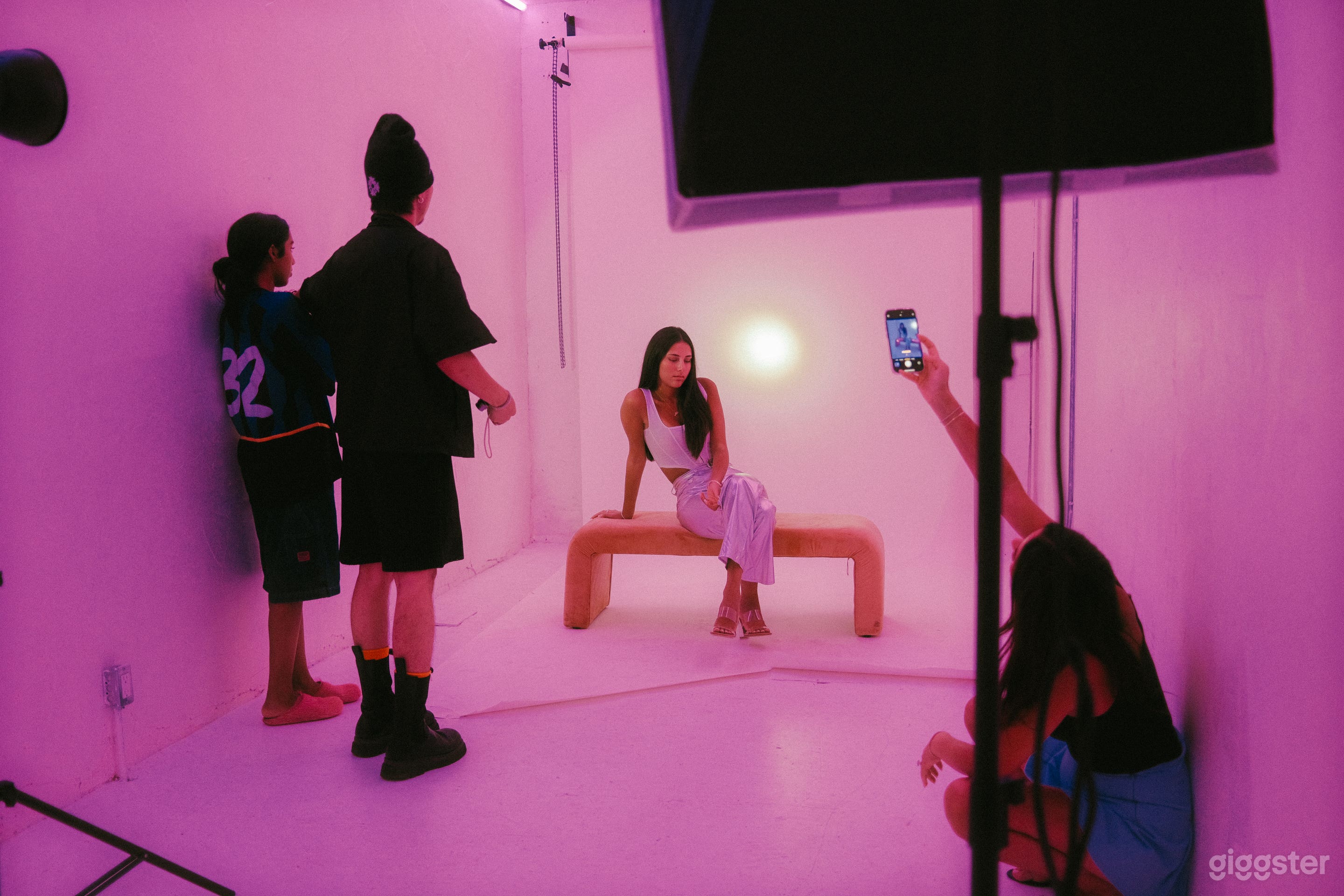 Affordable Photo Studio - Built-In LED's, Equip, Backdrops Photo 2