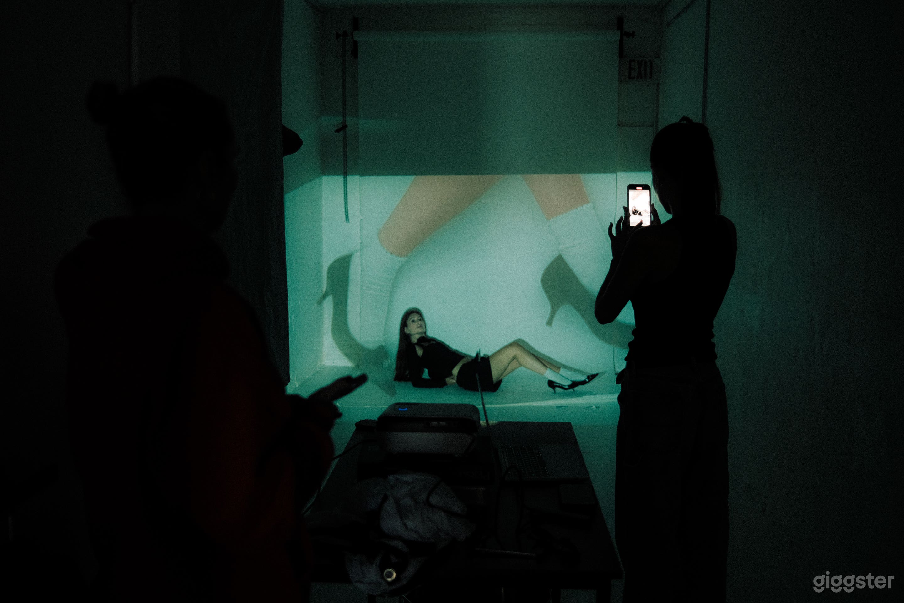 Affordable Photo Studio - Built-In LED's, Equip, Backdrops Photo 1