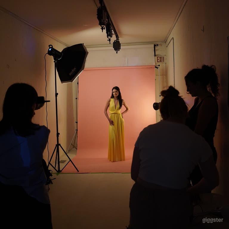  Affordable Photo Studio - Built-In LED's, Equip, Backdrops 