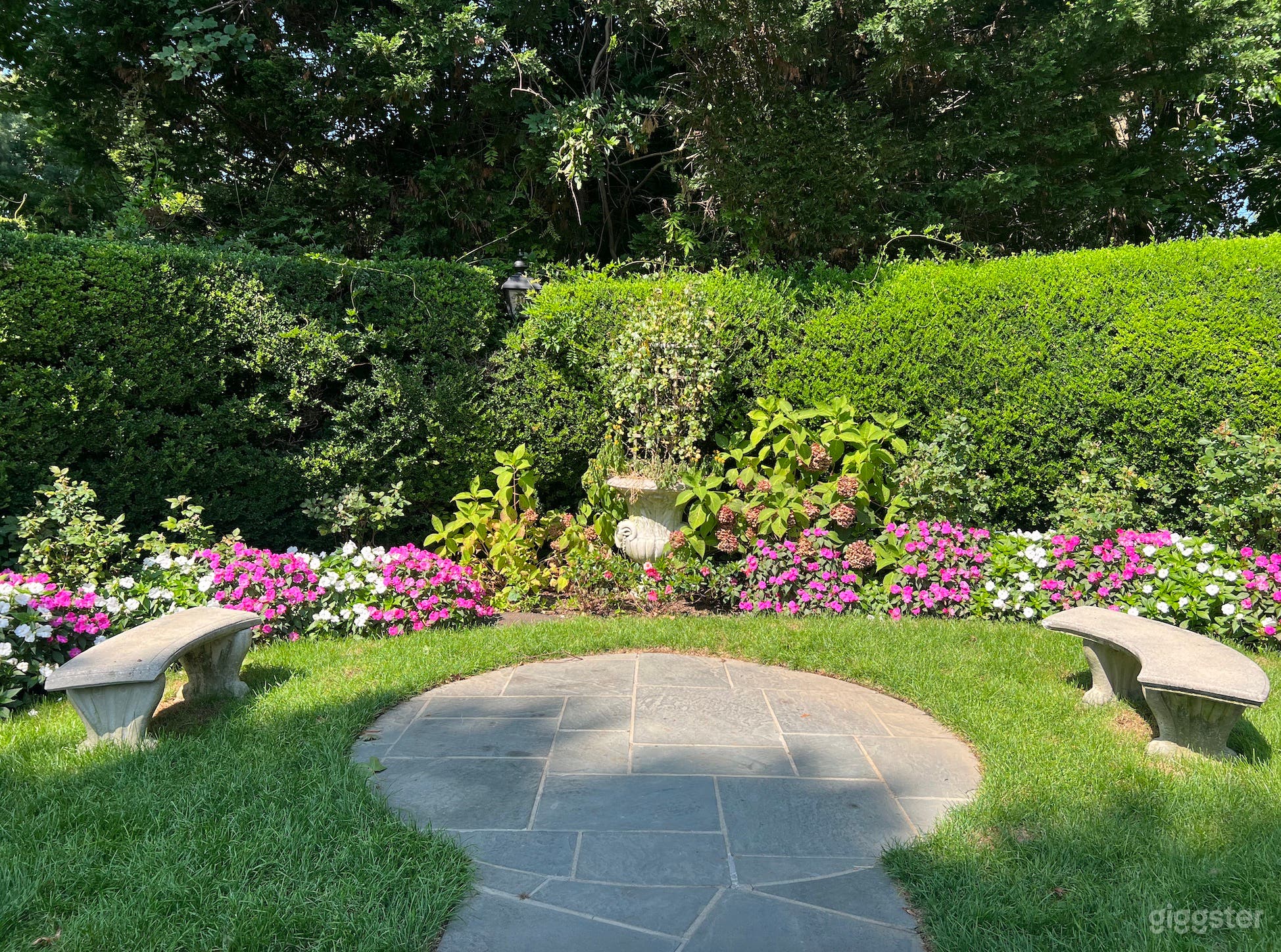 Mansion + Holding Space Photo 4