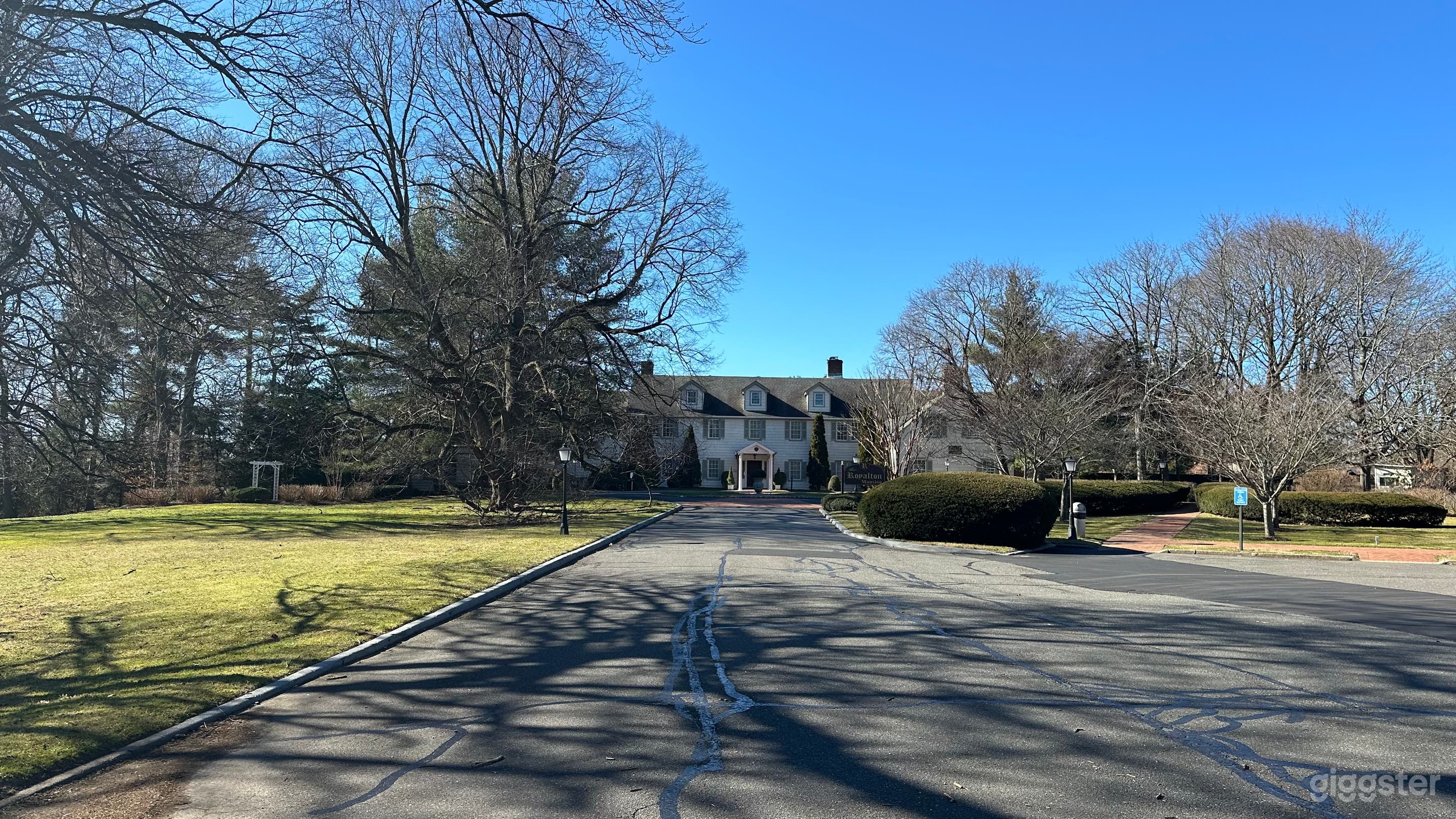 Mansion + Holding Space Photo 3