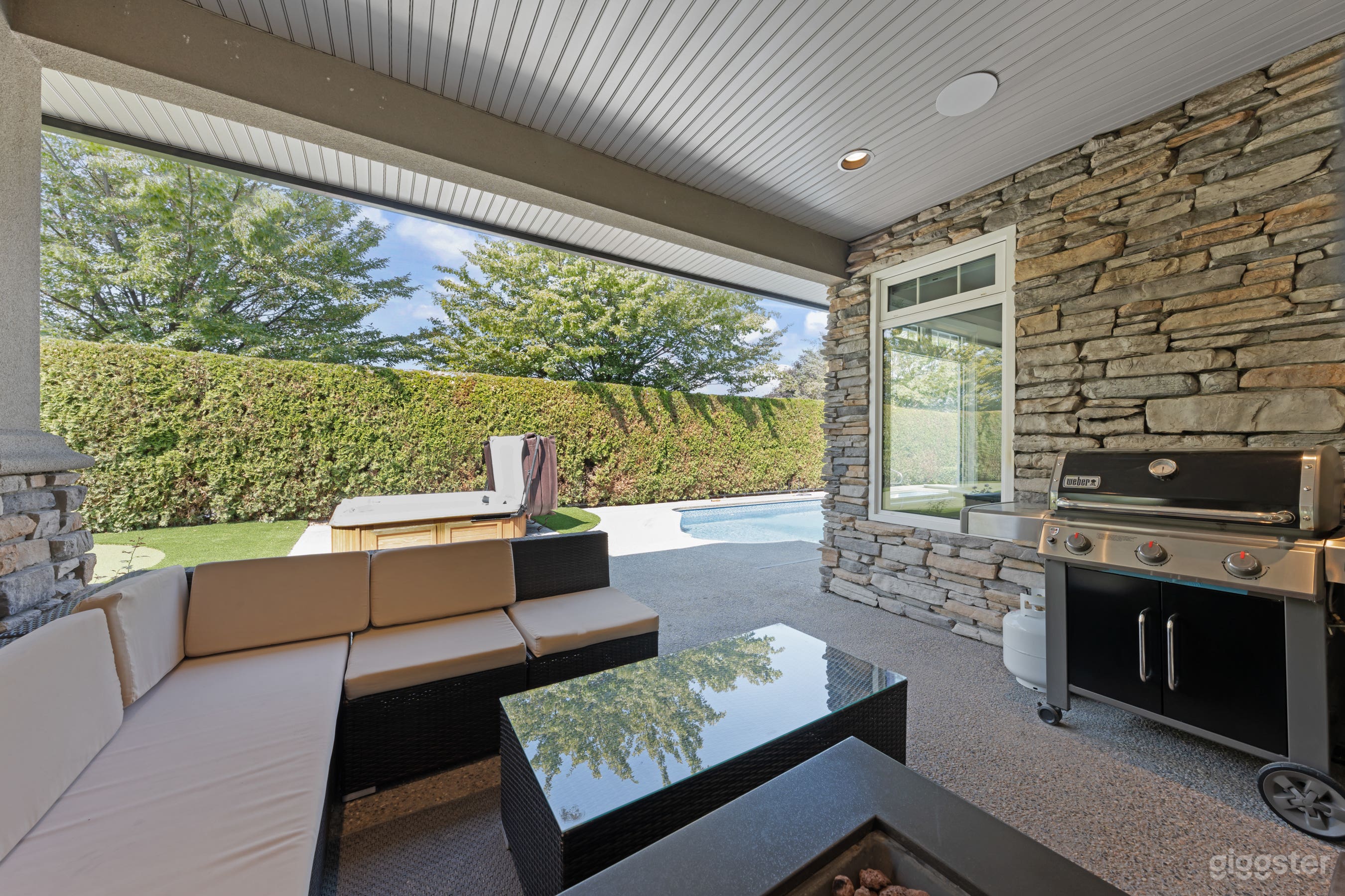 Modern Retreat in West Kelowna Wine Country Photo 3