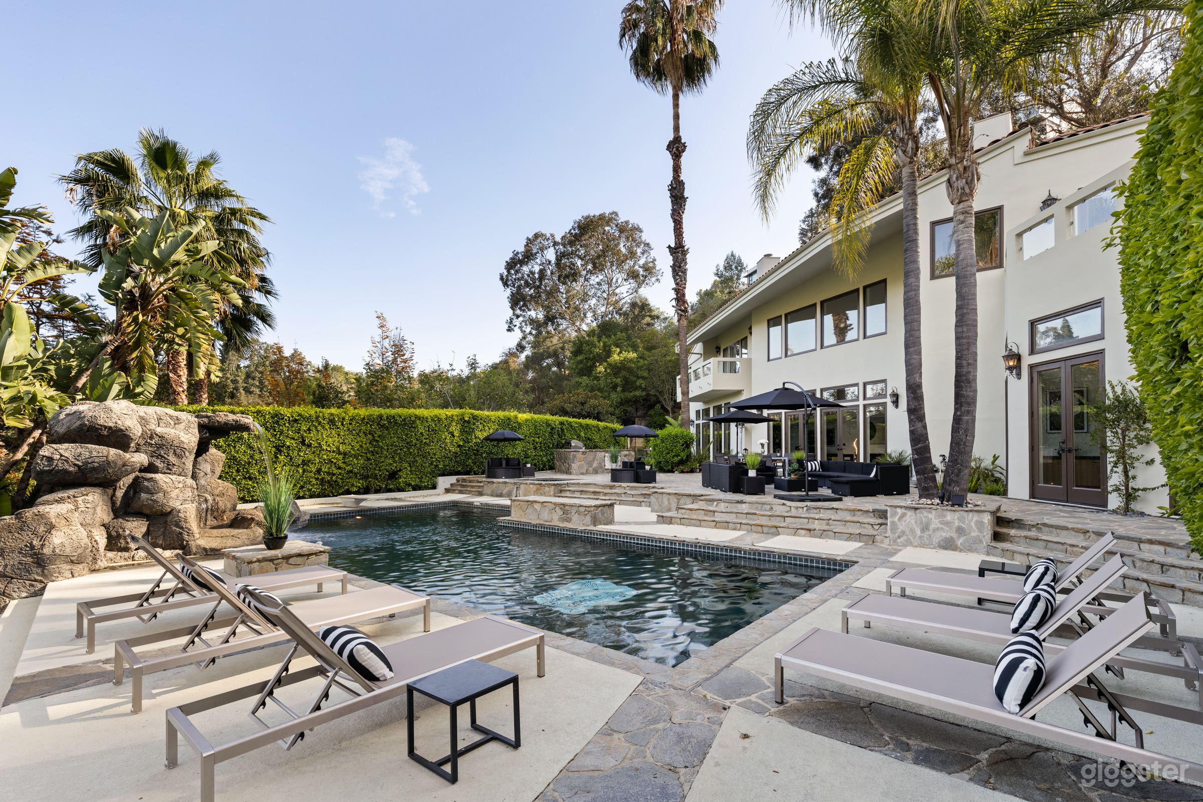 HILLSIDE MODERN PALM COURT PARADISE Photo 4