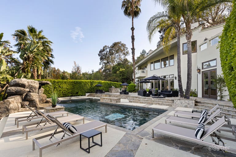  HILLSIDE MODERN PALM COURT PARADISE 