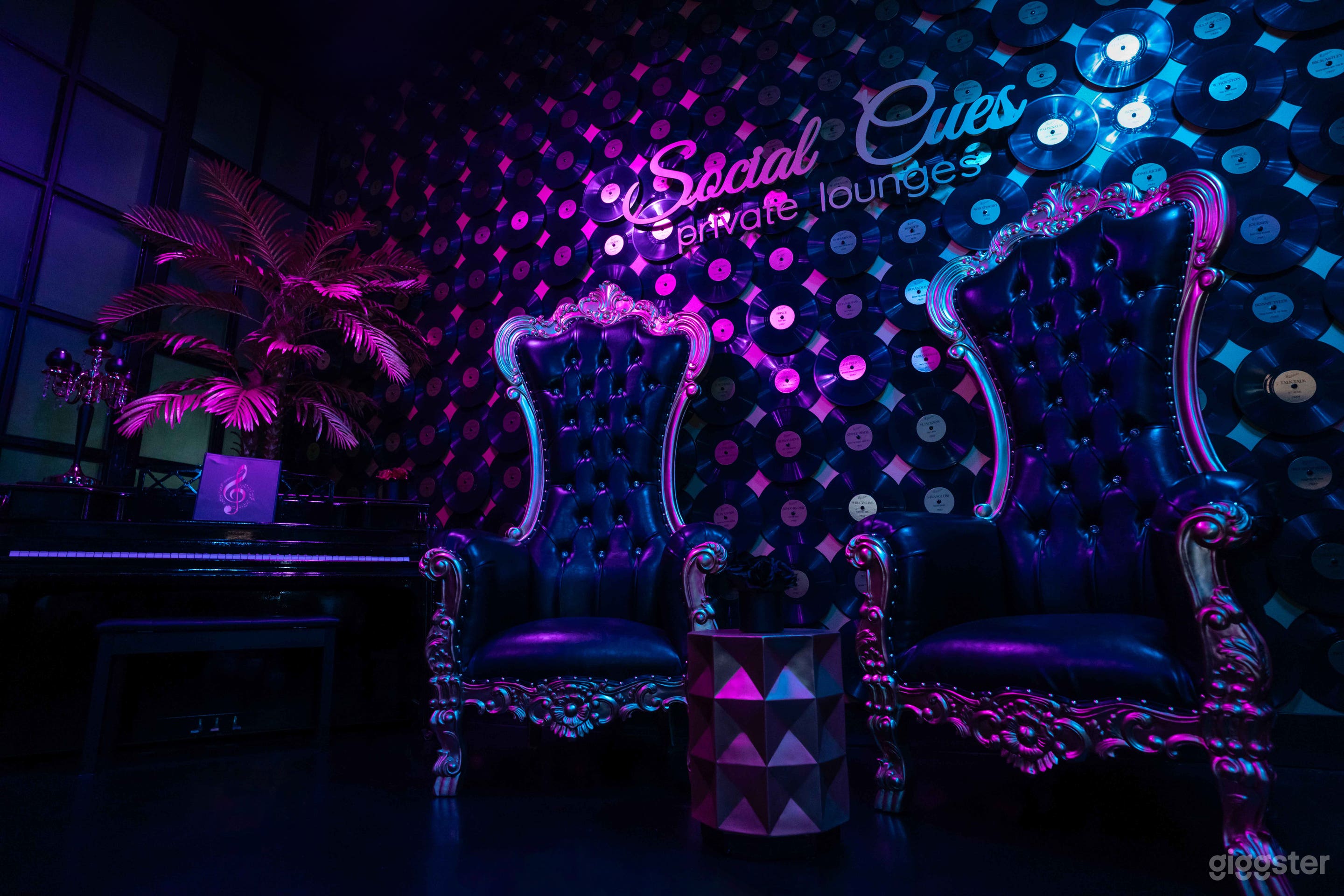 Golden Noir Music-Themed Private Lounge Photo 3