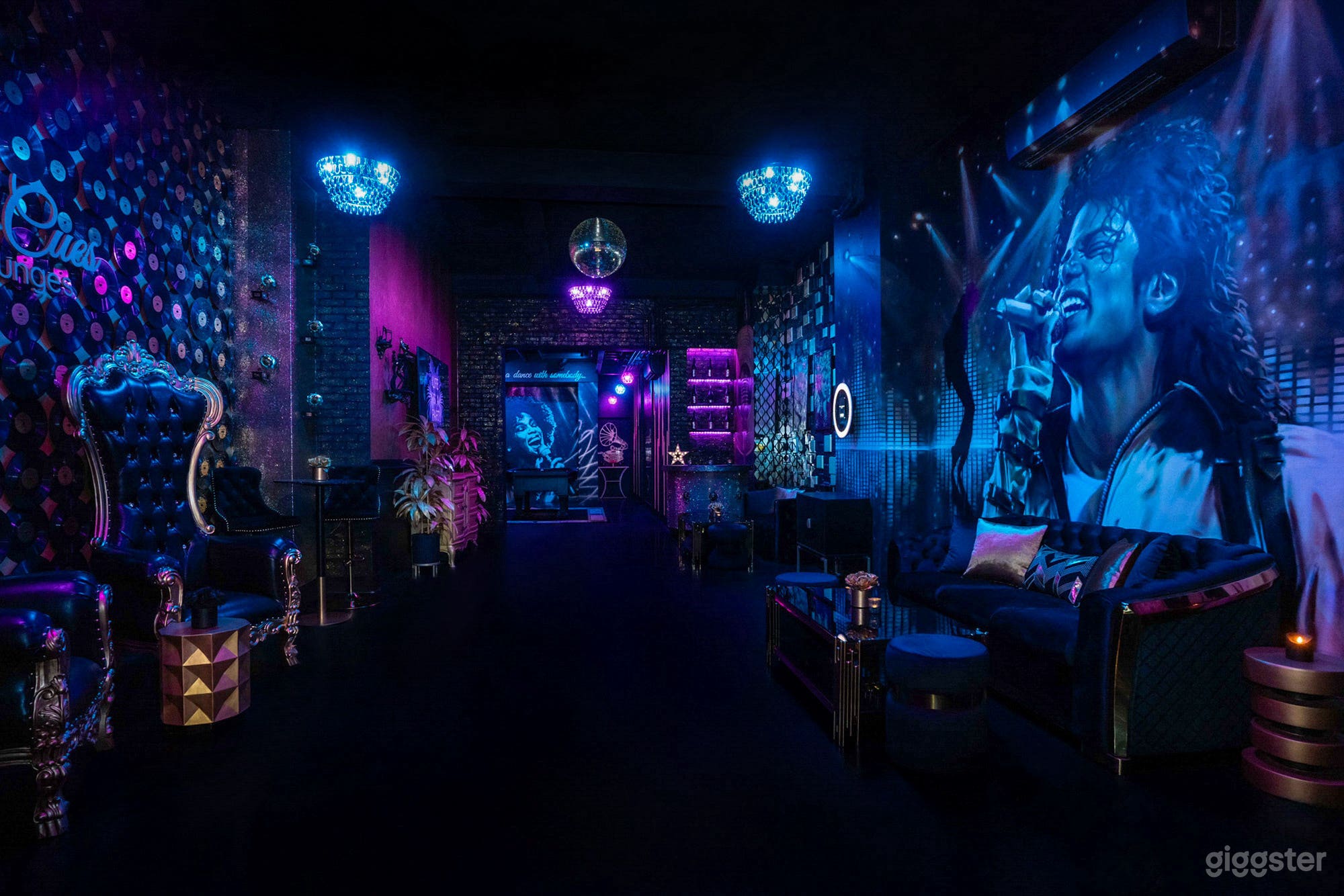 Golden Noir Music-Themed Private Lounge Photo 1