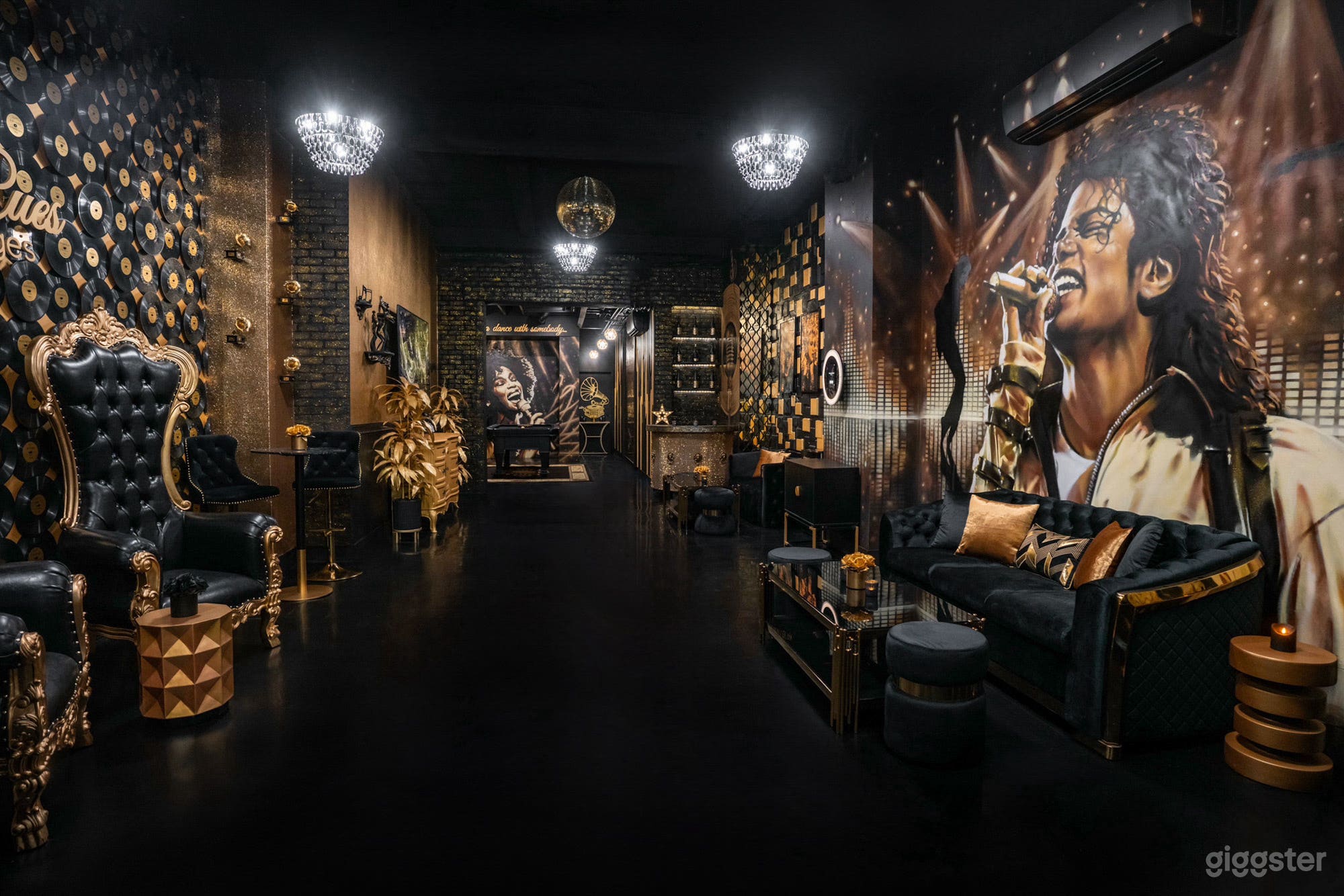 Golden Noir Music-Themed Private Lounge Photo 2