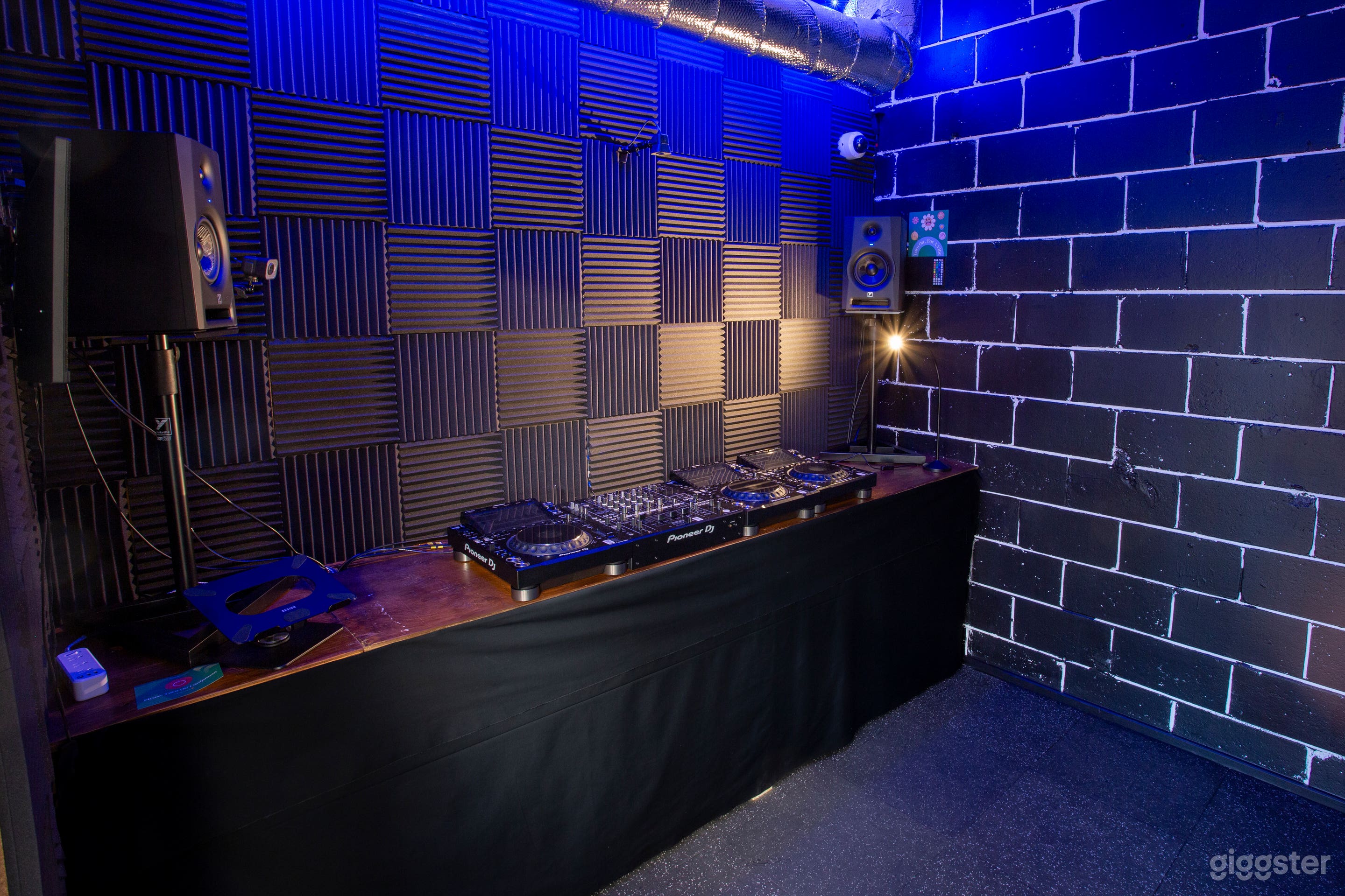  Pro DJ Studio with Streaming in Downtown Location Photo 1