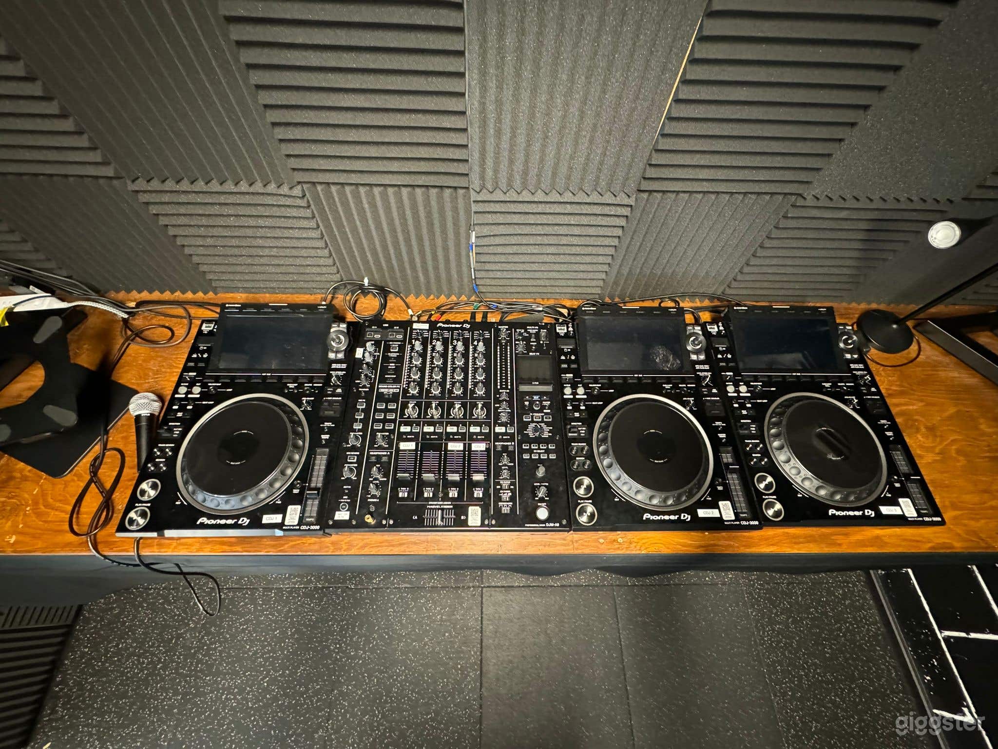  Pro DJ Studio with Streaming in Downtown Location Photo 4